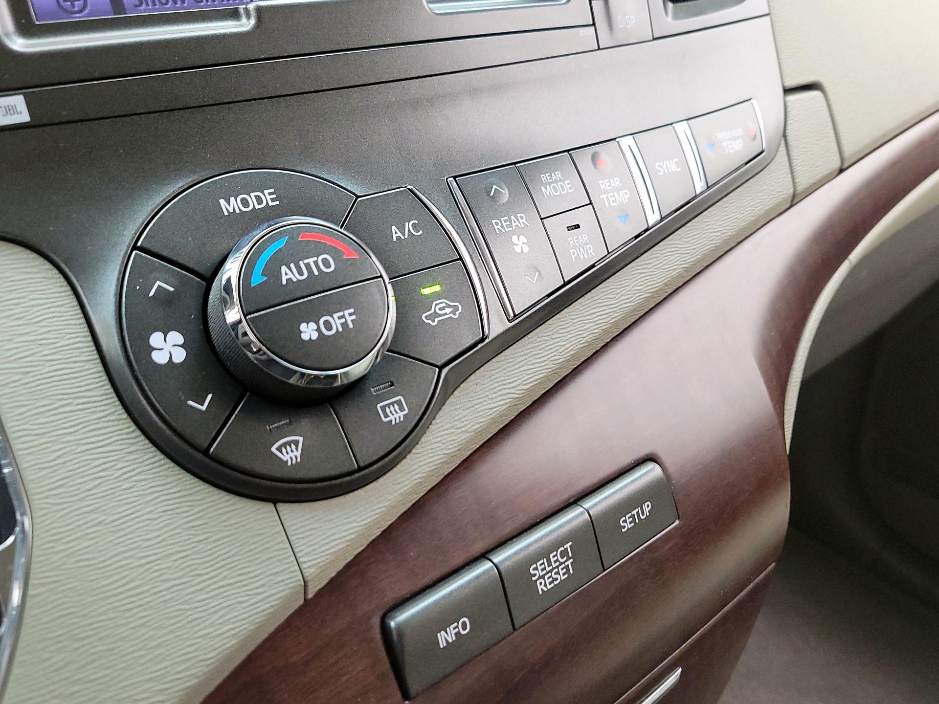 Thumbnail: 2014 Toyota Sienna - 17