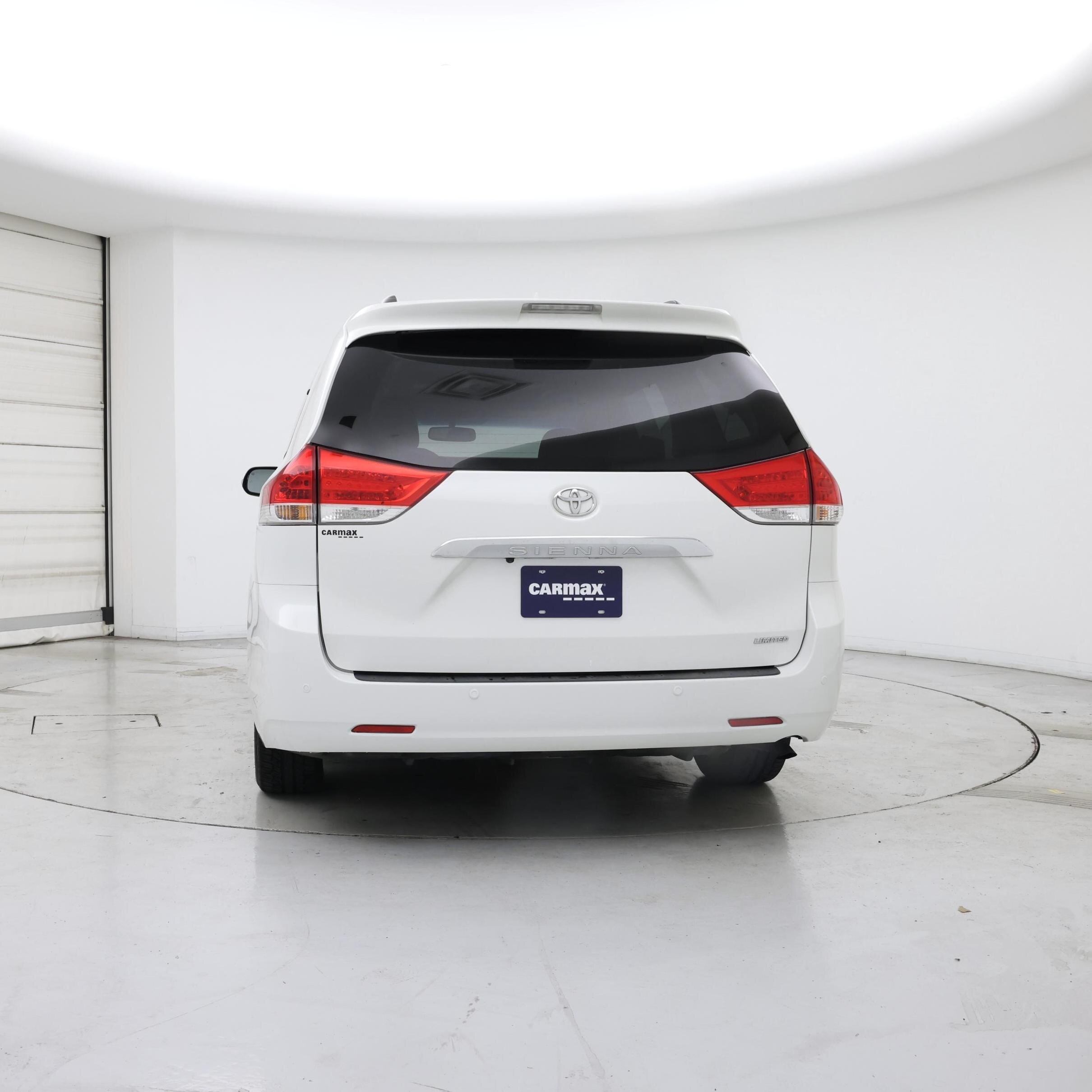 Thumbnail: 2014 Toyota Sienna - 6