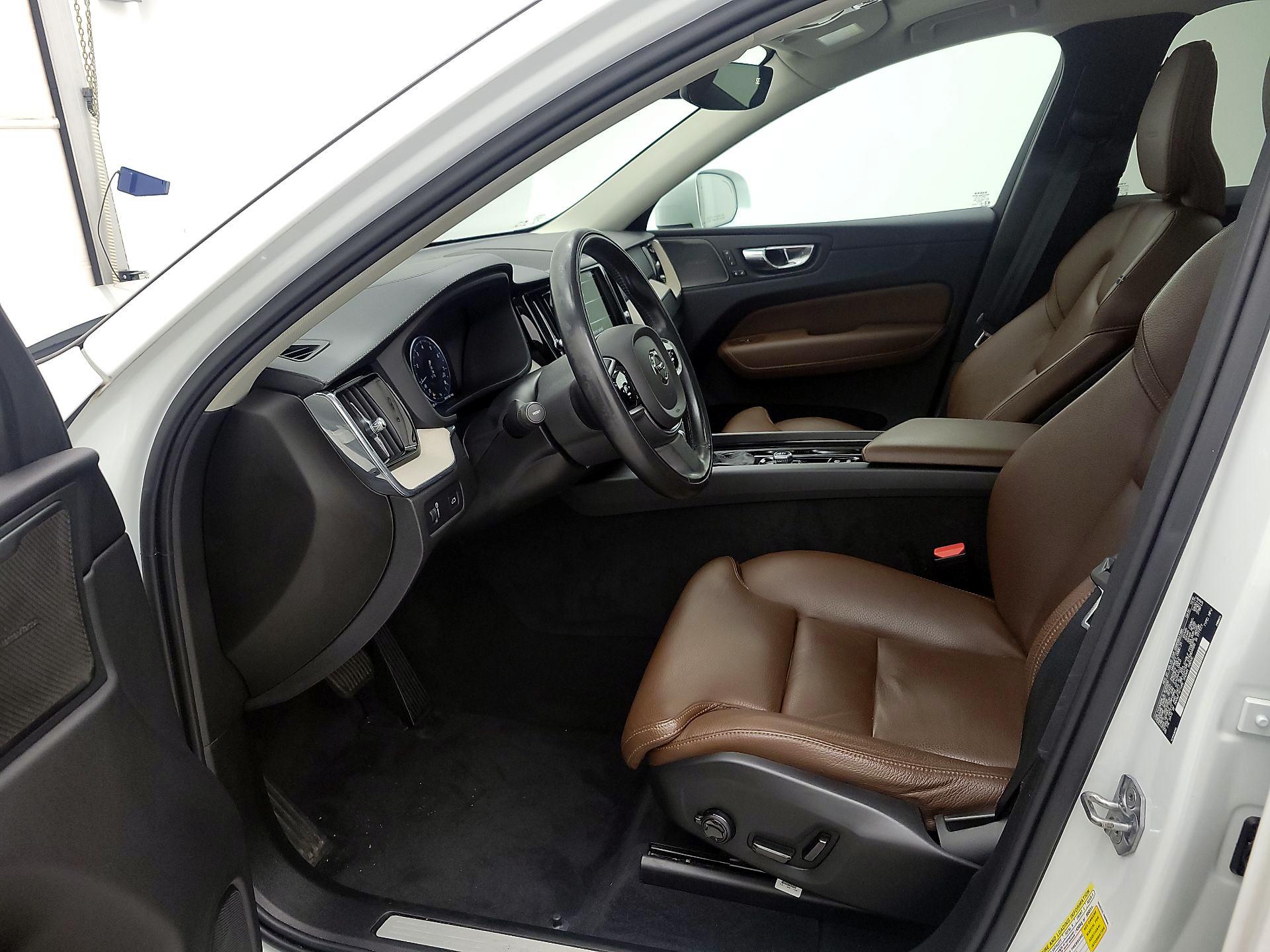 Thumbnail: 2020 Volvo XC60 - 11