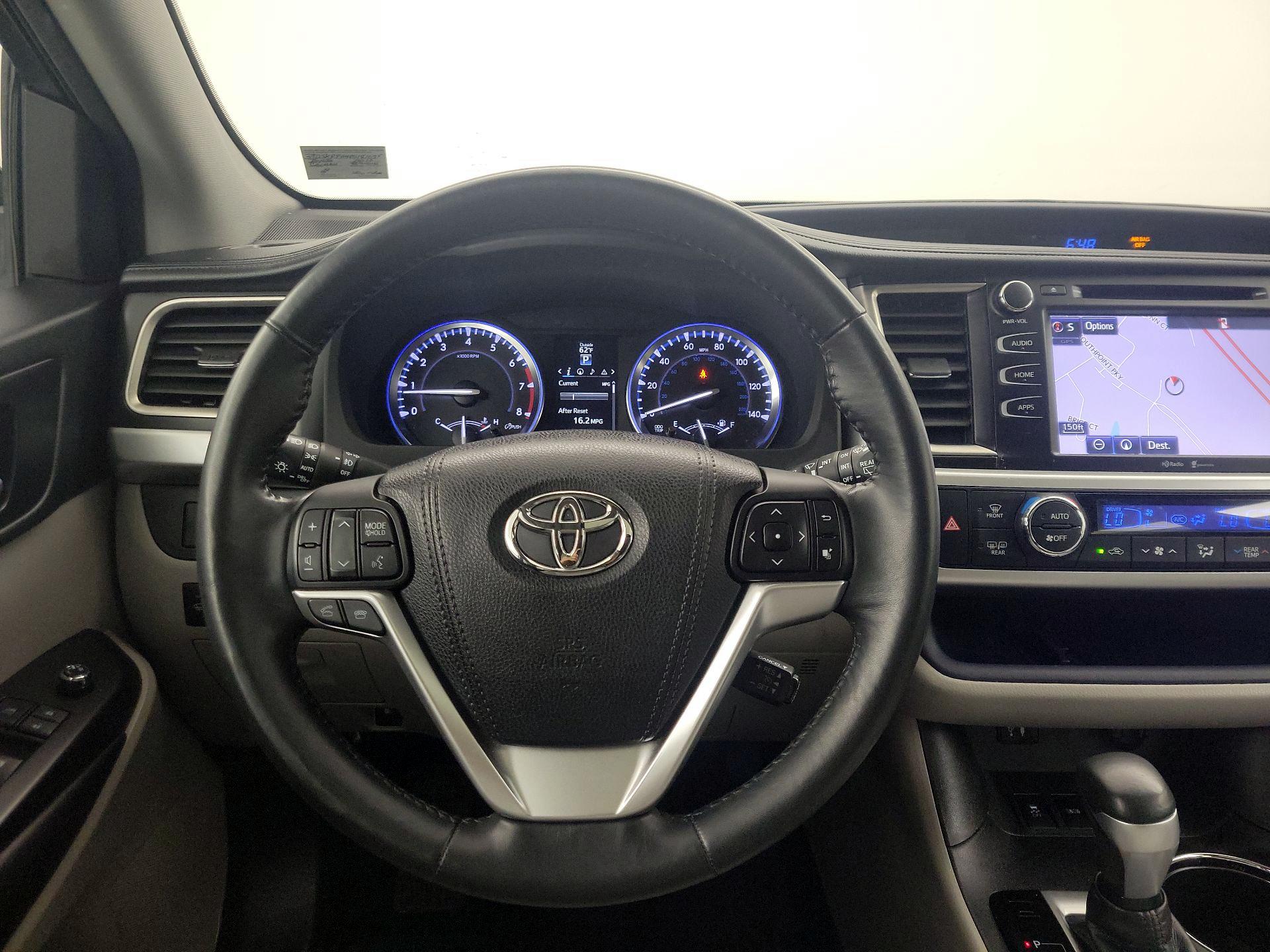 Thumbnail: 2015 Toyota Highlander - 10