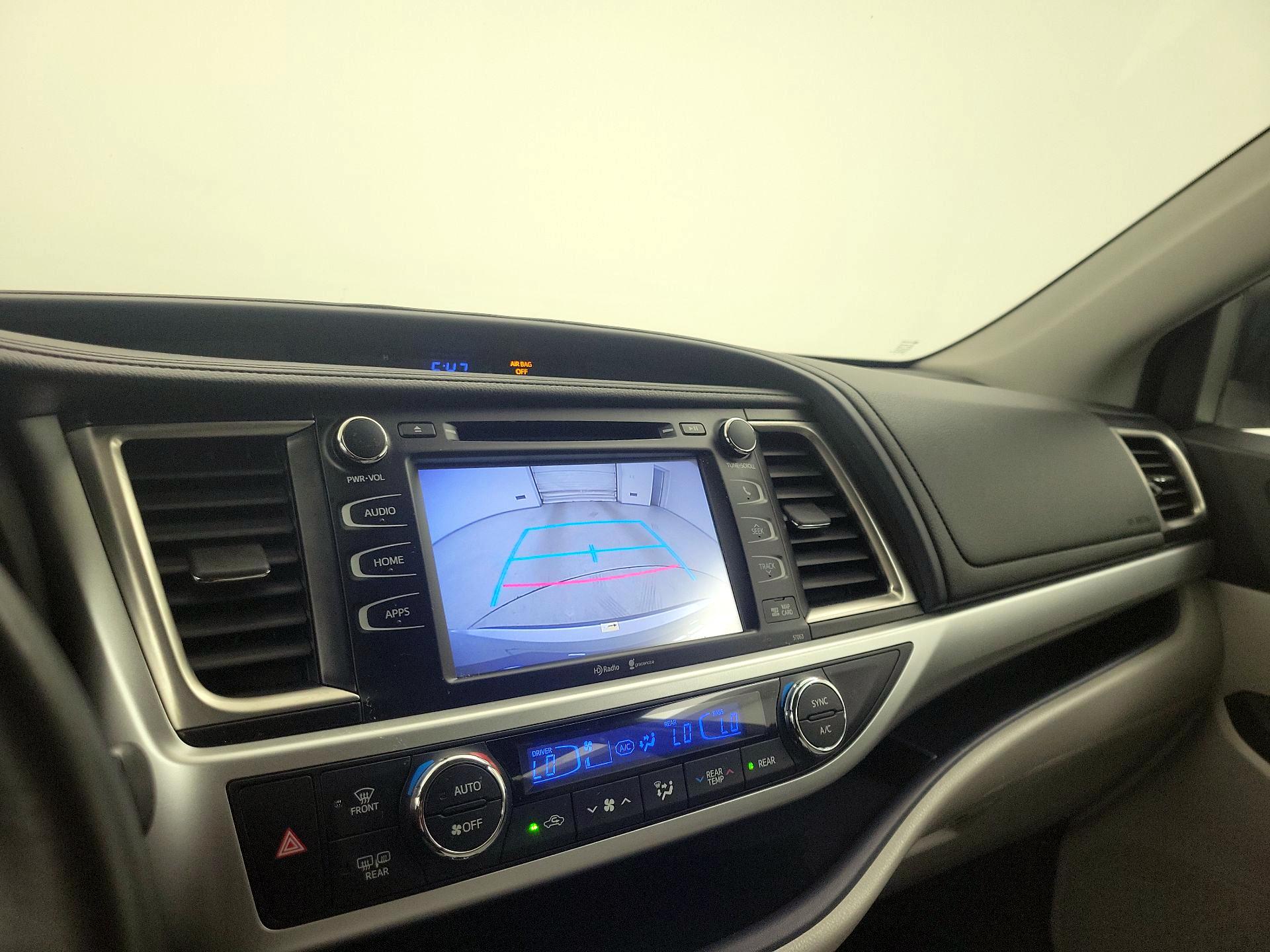 Thumbnail: 2015 Toyota Highlander - 15