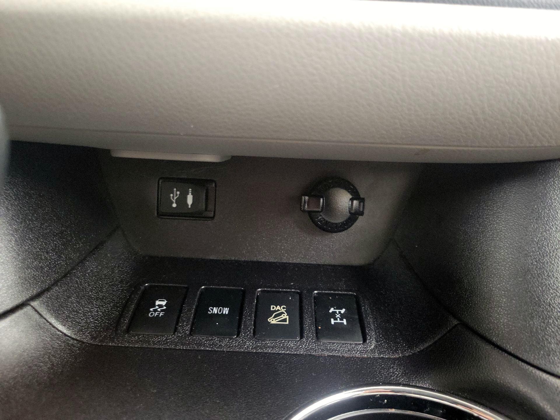 Thumbnail: 2015 Toyota Highlander - 19