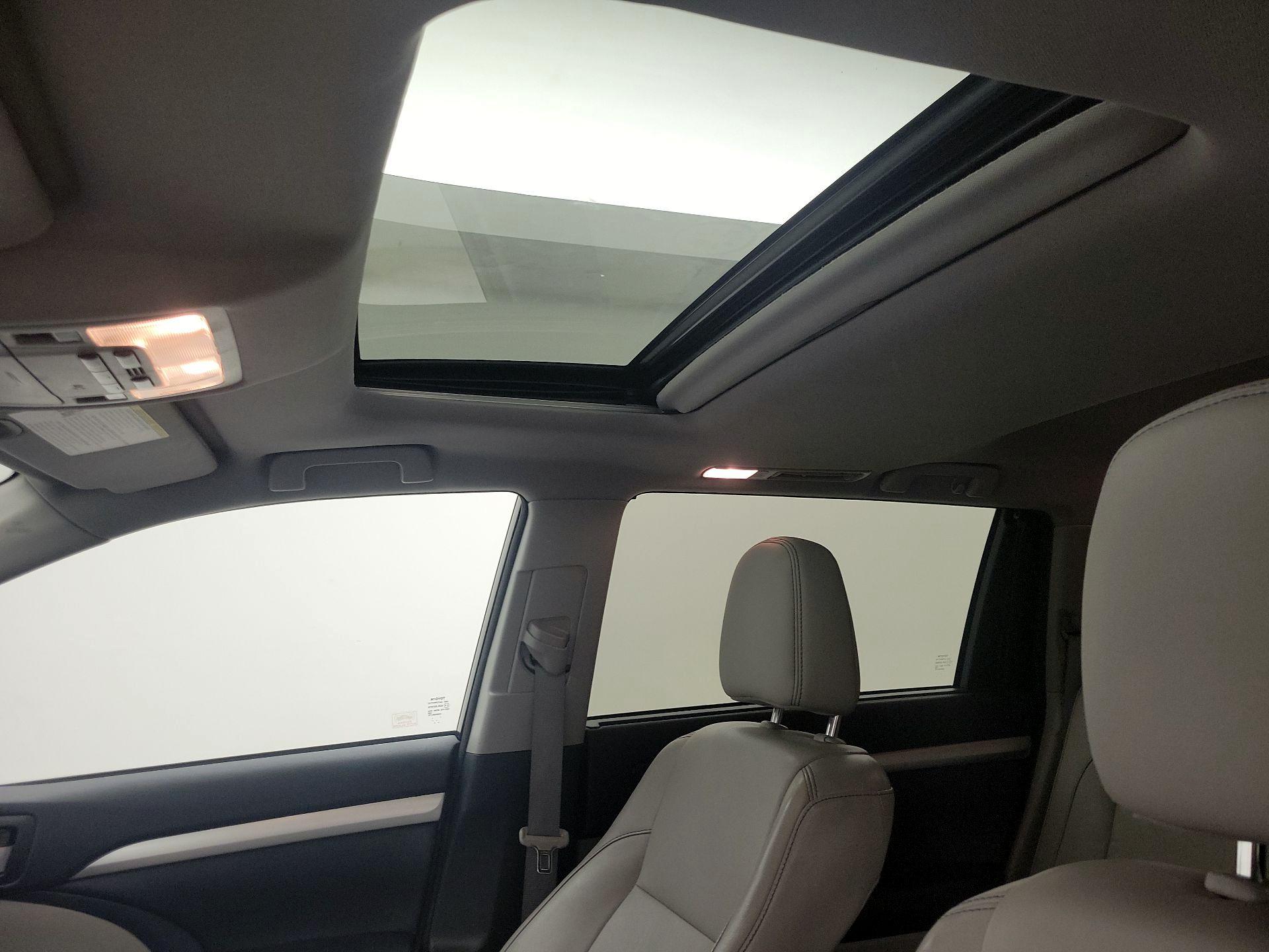 Thumbnail: 2015 Toyota Highlander - 20