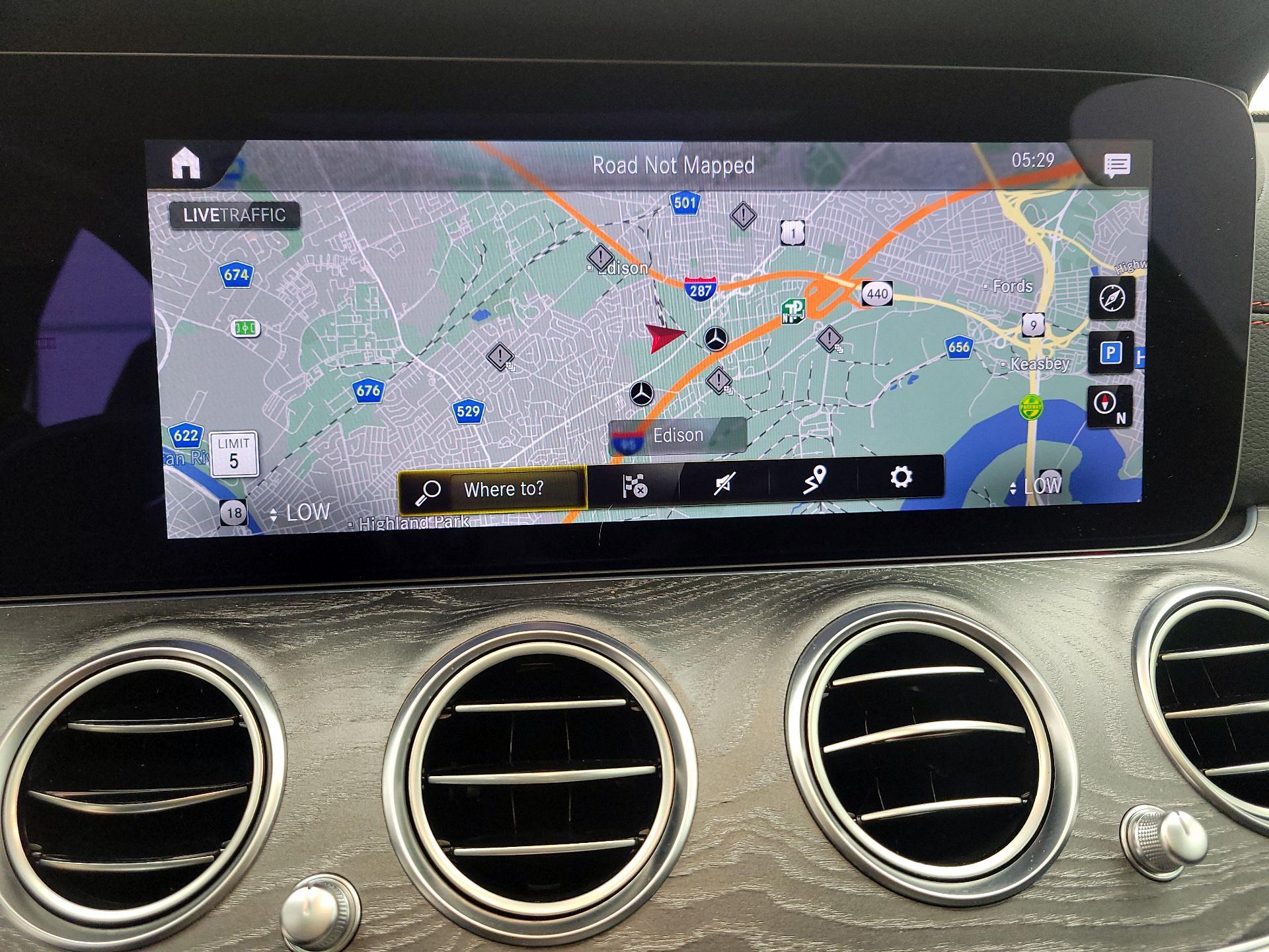 Thumbnail: 2022 Mercedes-Benz E-Class - 14