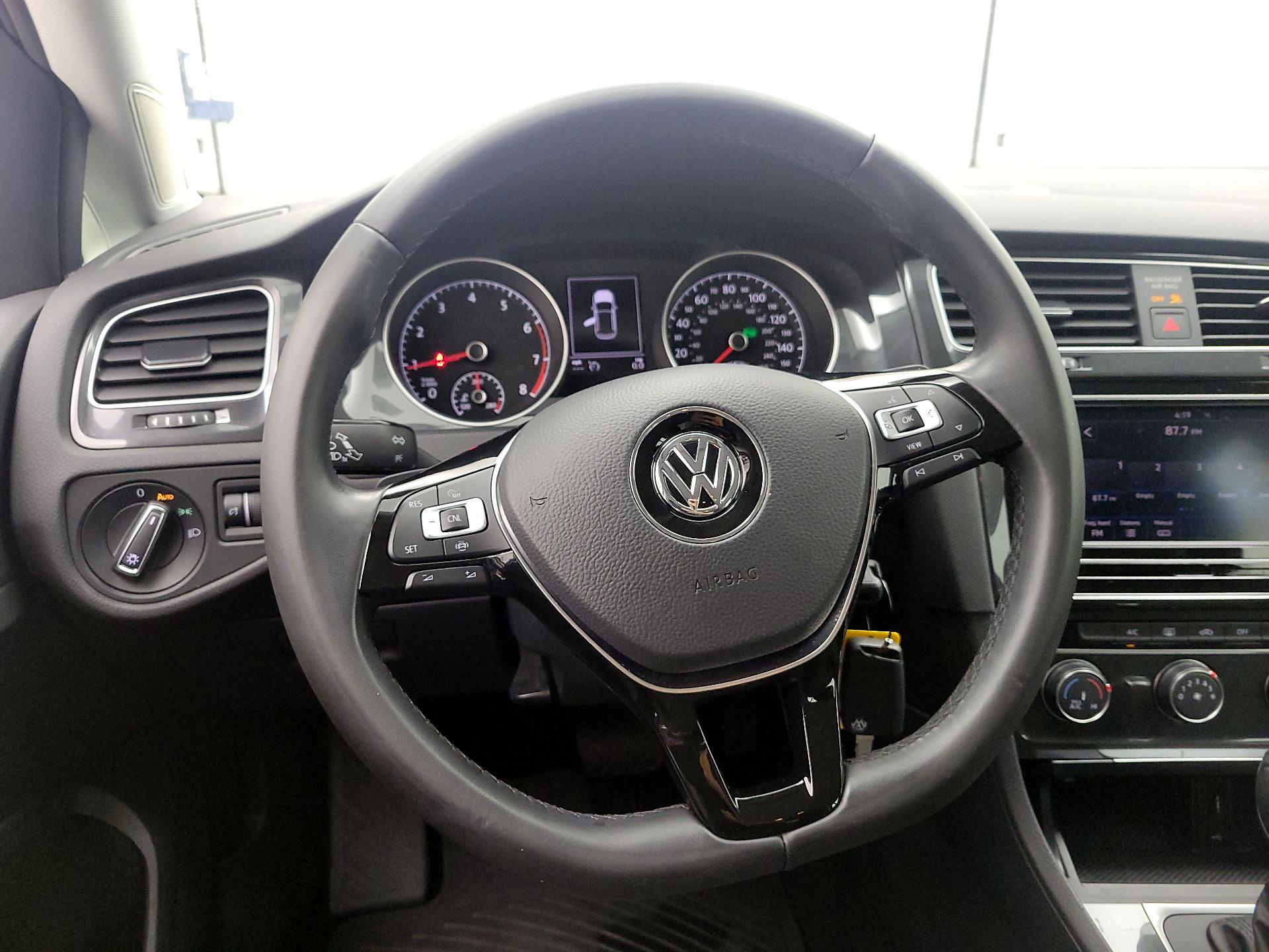 Thumbnail: 2019 Volkswagen Golf - 10