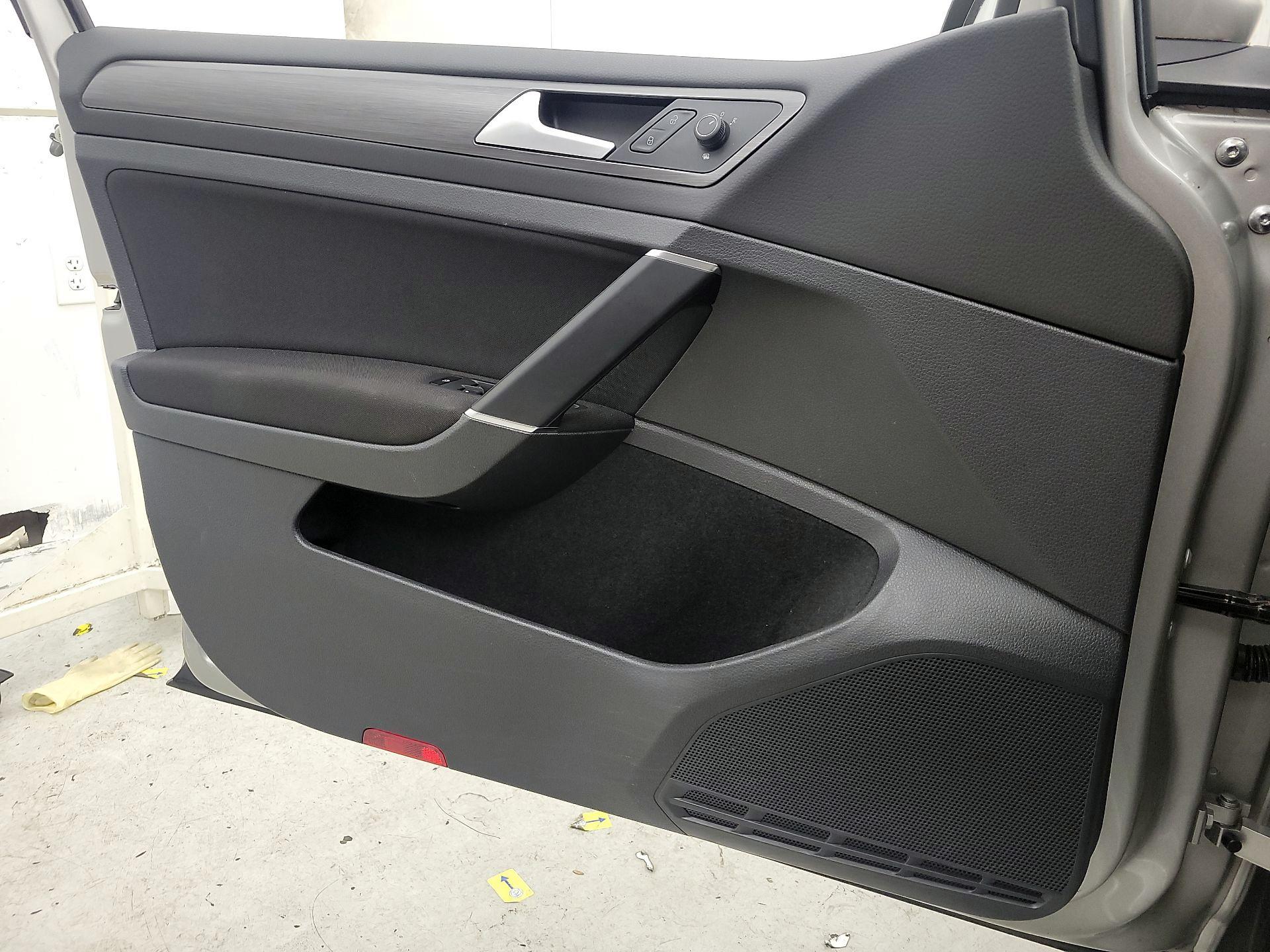 Thumbnail: 2019 Volkswagen Golf - 12