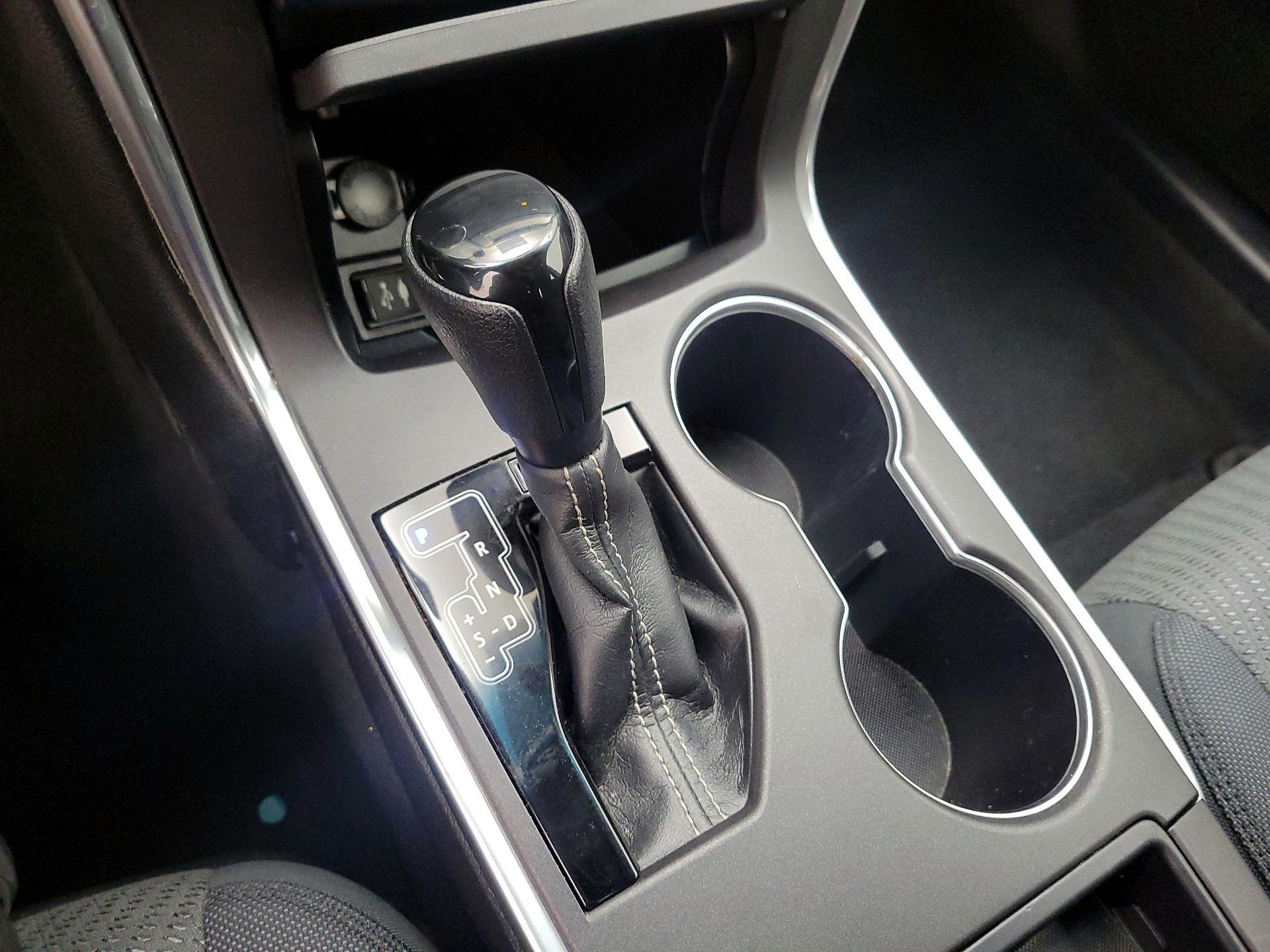 Thumbnail: 2015 Toyota Camry - 16
