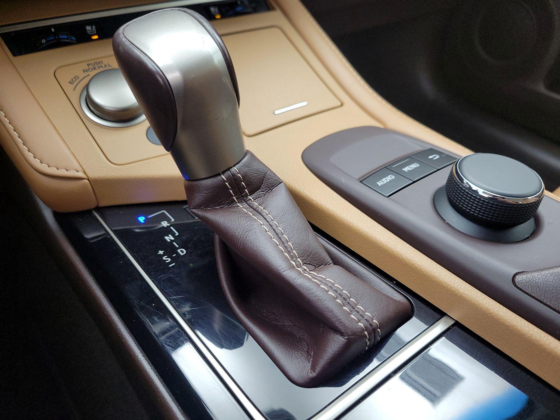 Thumbnail: 2018 Lexus ES - 17