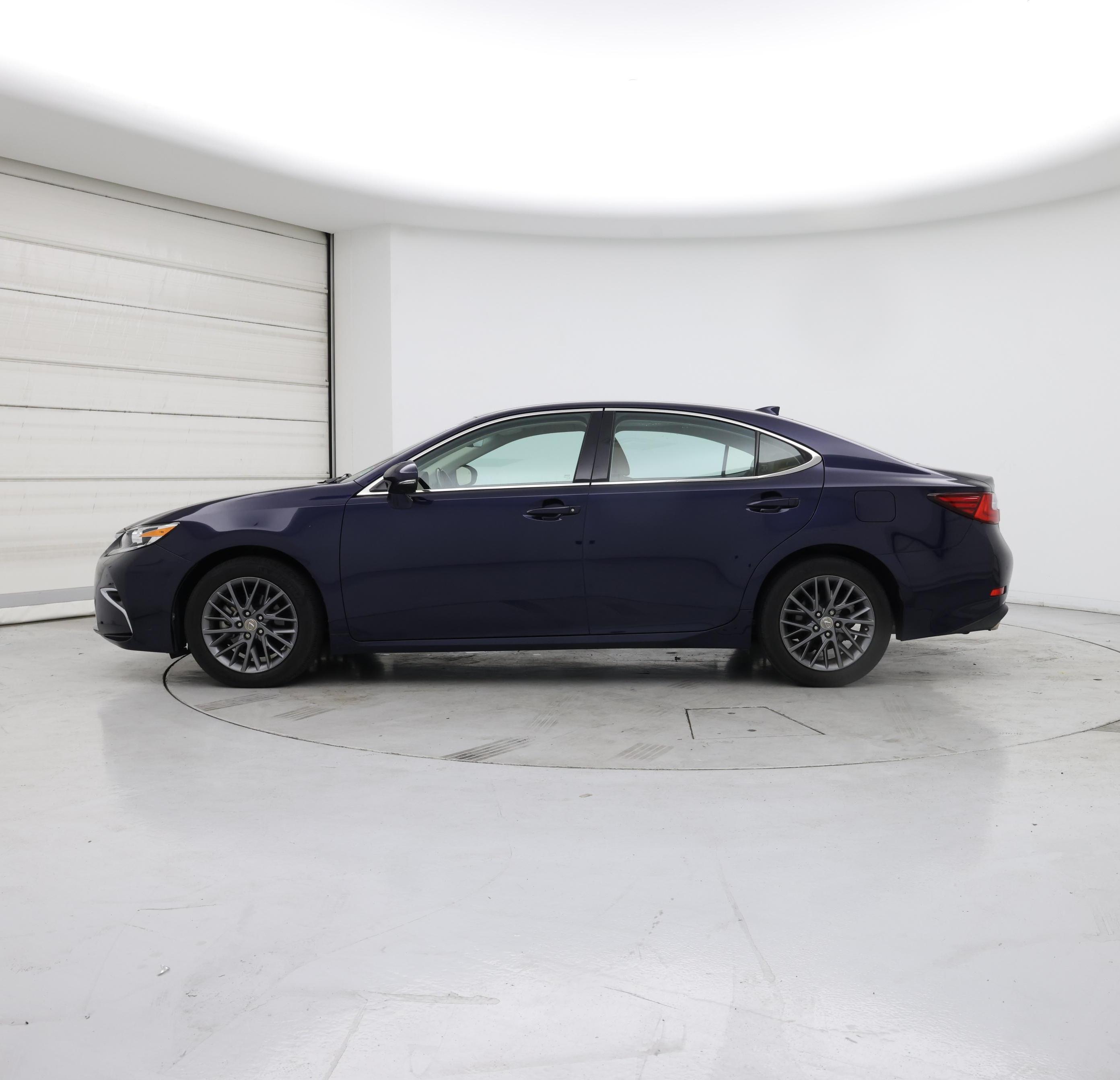 Thumbnail: 2018 Lexus ES - 3