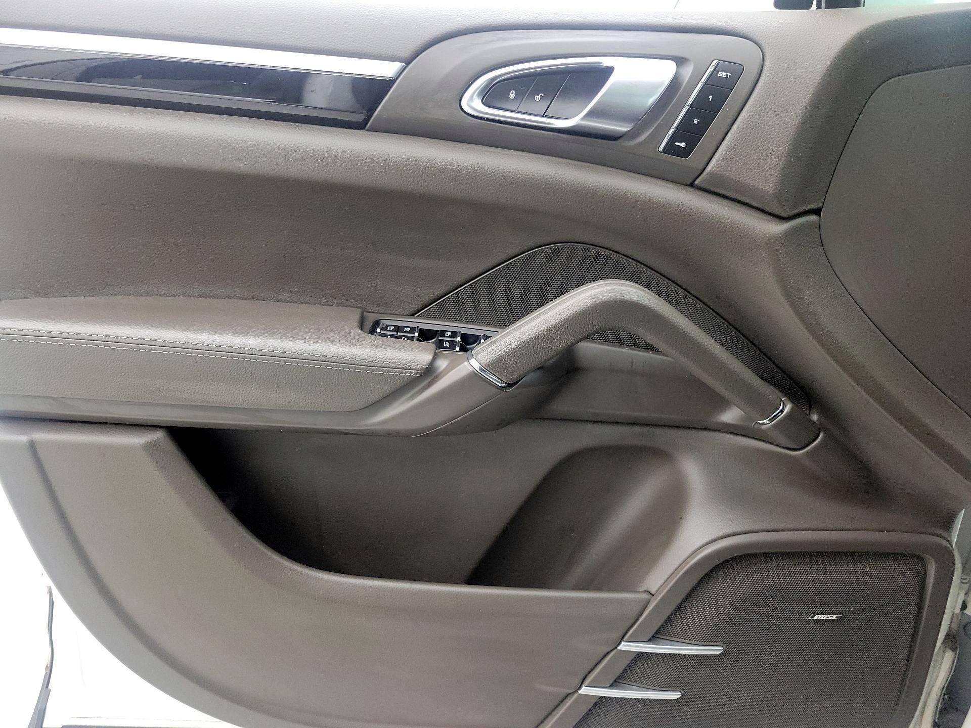 Thumbnail: 2018 Porsche Cayenne - 12