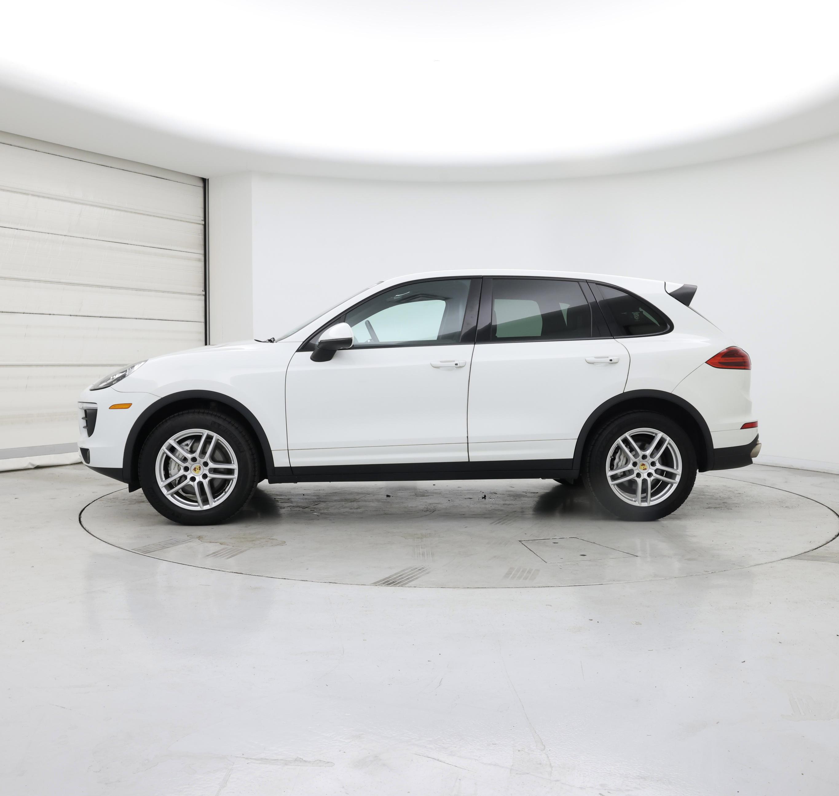 Thumbnail: 2018 Porsche Cayenne - 3