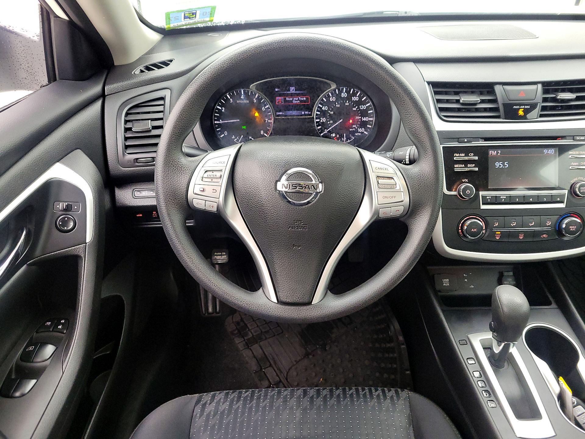 Thumbnail: 2016 Nissan Altima - 10