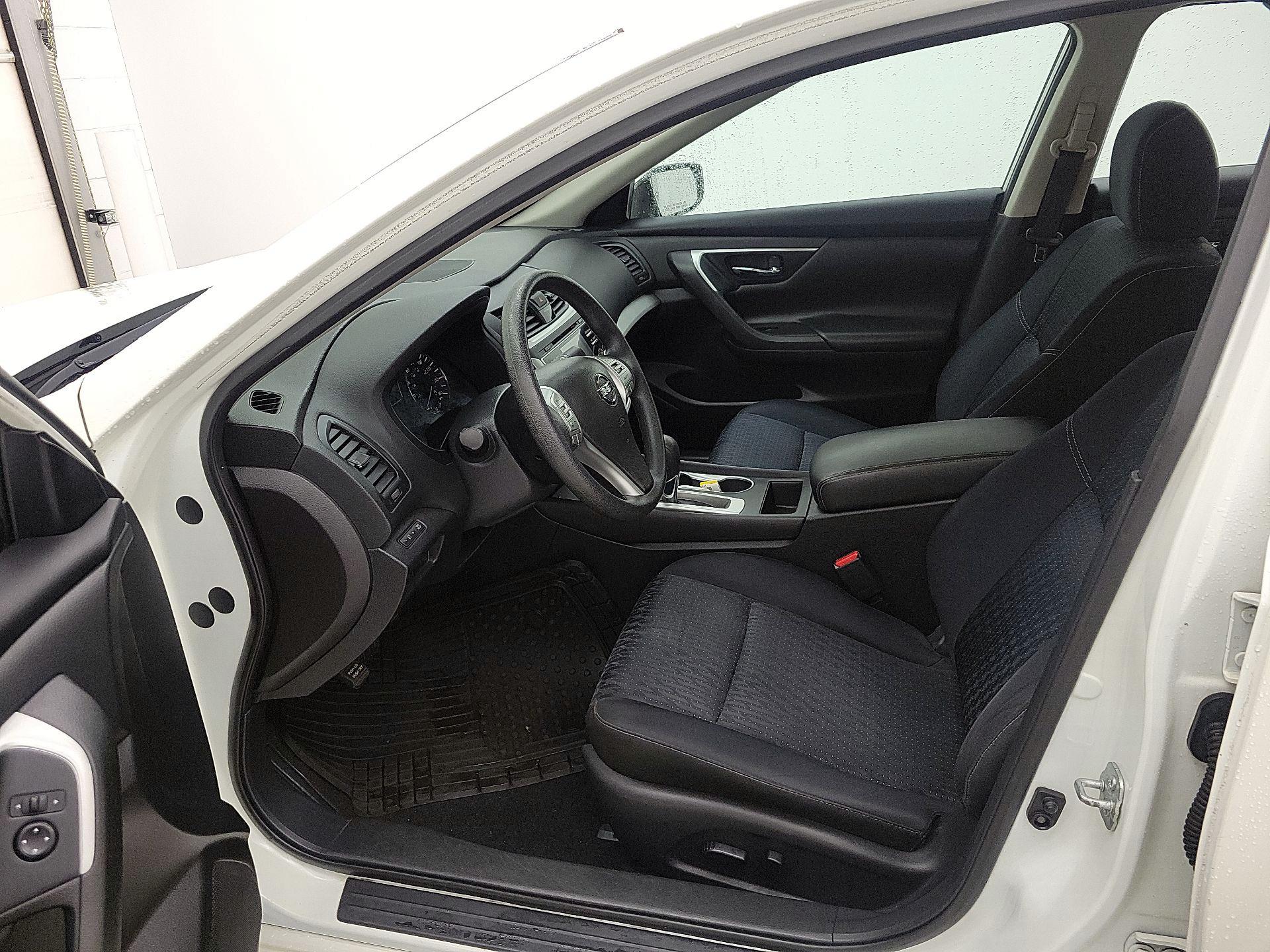 Thumbnail: 2016 Nissan Altima - 11