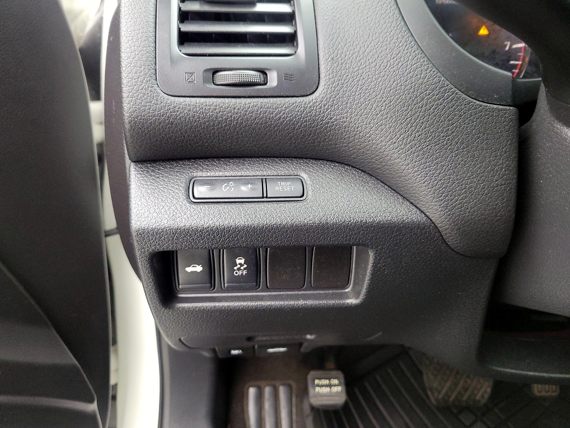 Thumbnail: 2016 Nissan Altima - 13