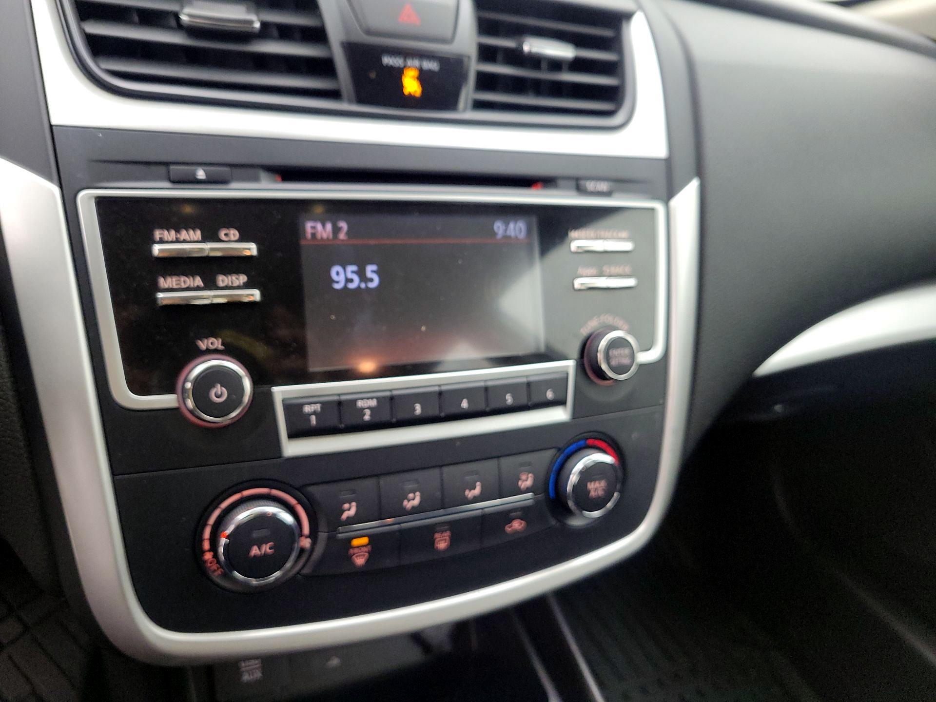 Thumbnail: 2016 Nissan Altima - 15