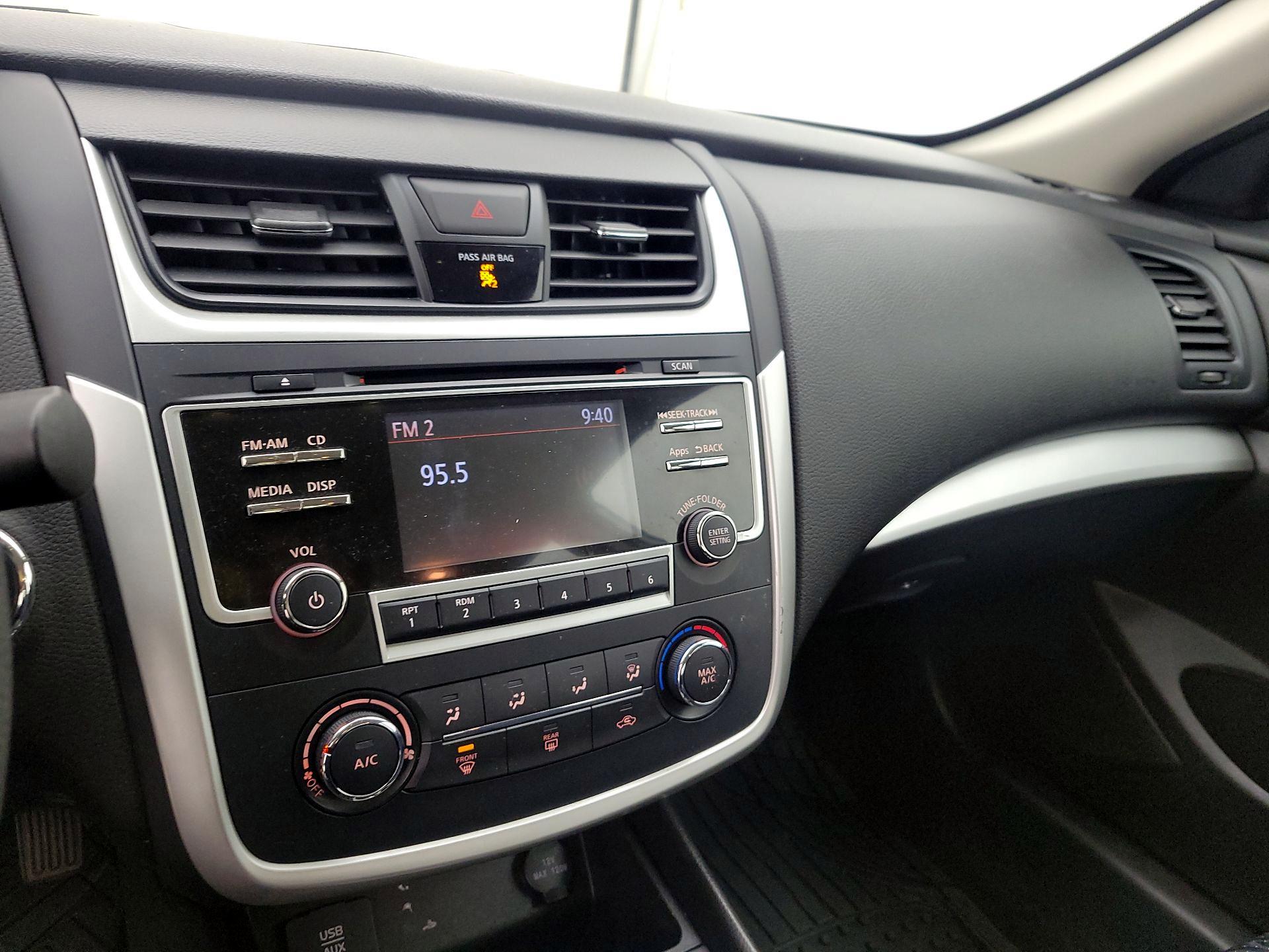 Thumbnail: 2016 Nissan Altima - 16