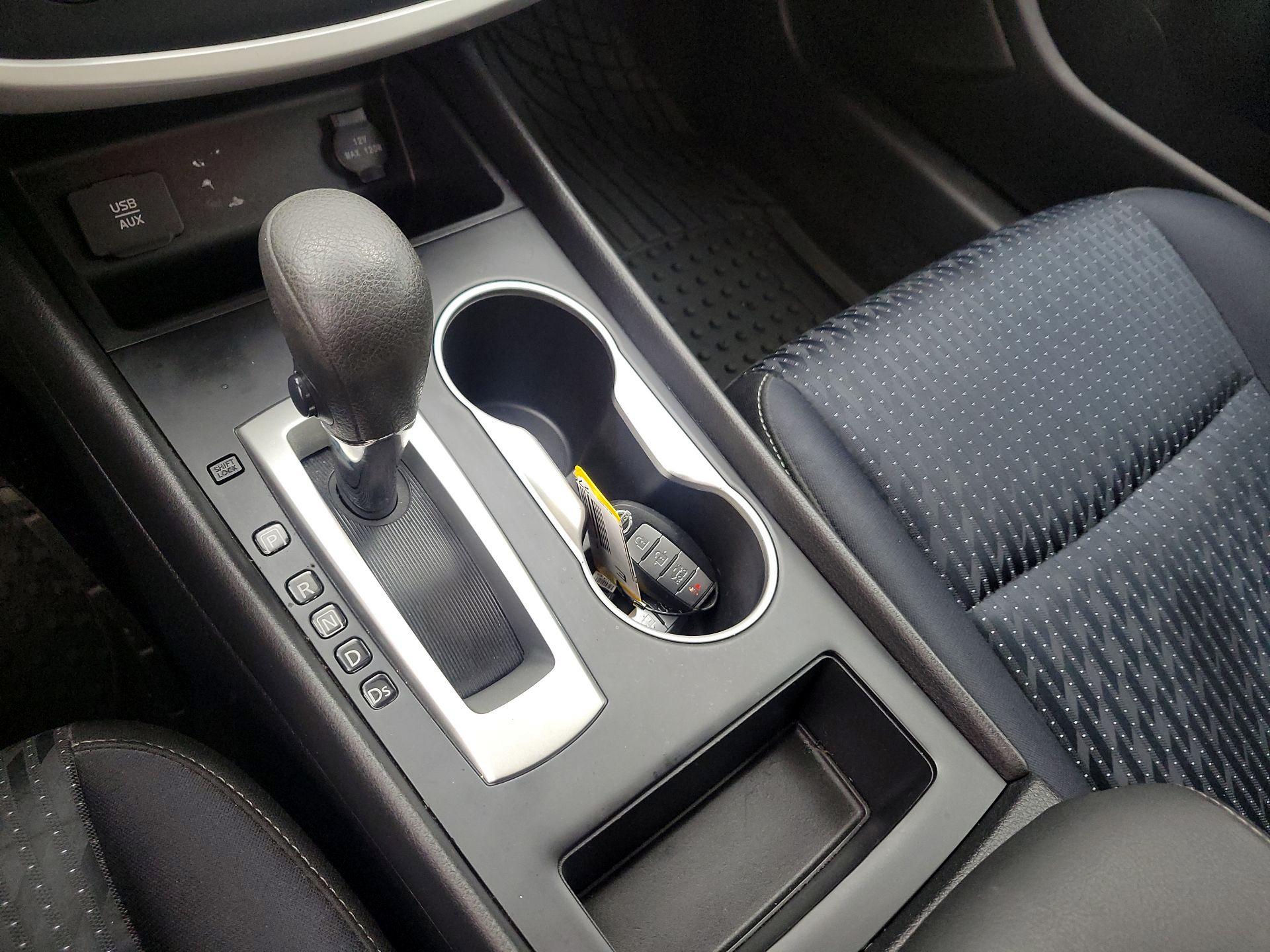 Thumbnail: 2016 Nissan Altima - 17