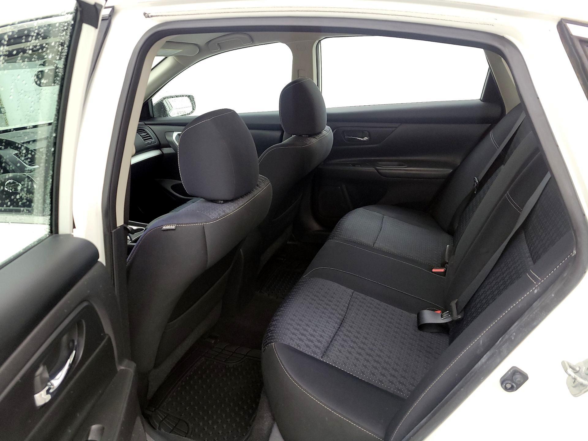 Thumbnail: 2016 Nissan Altima - 19