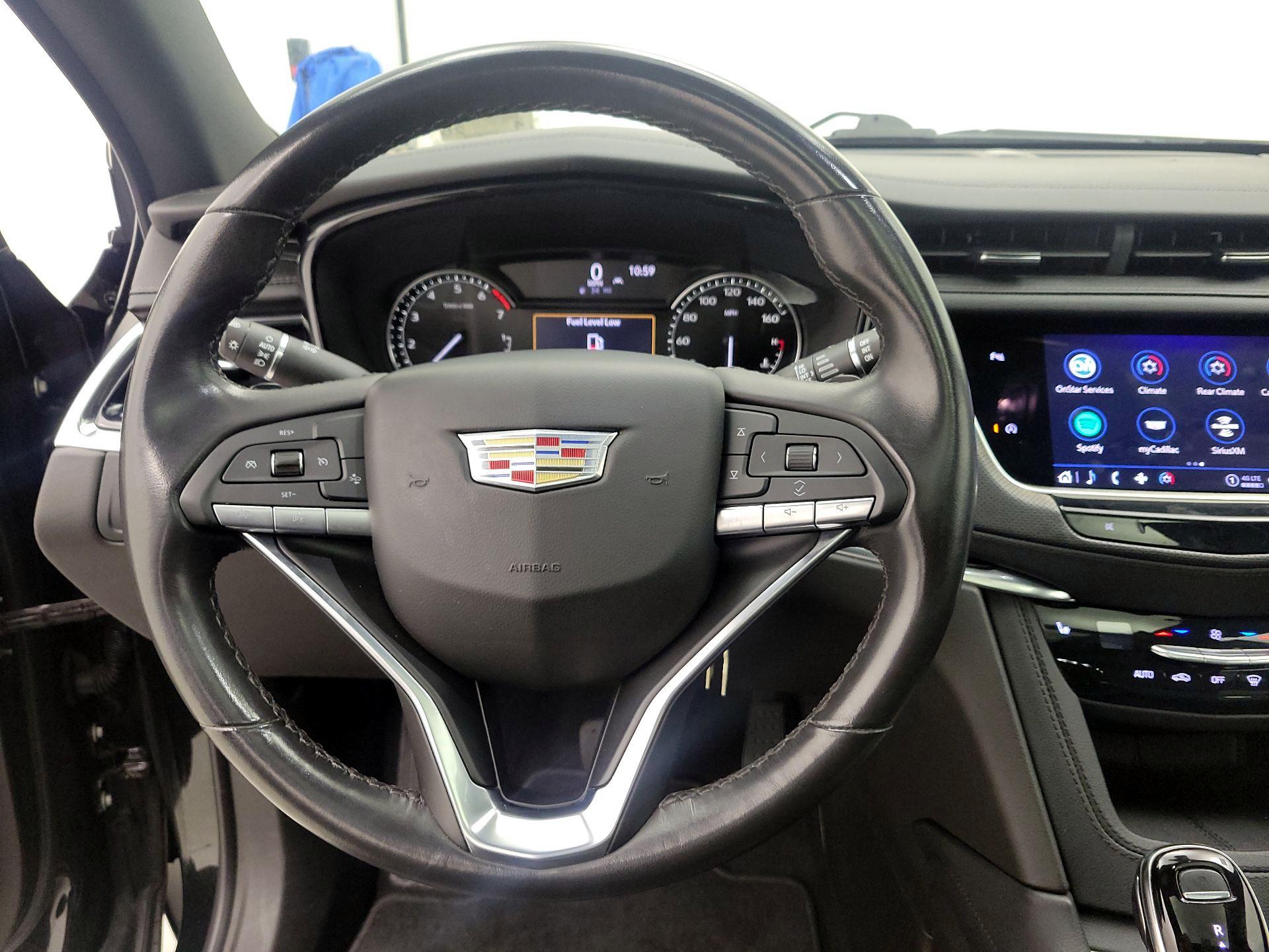 Thumbnail: 2022 Cadillac XT6 - 10