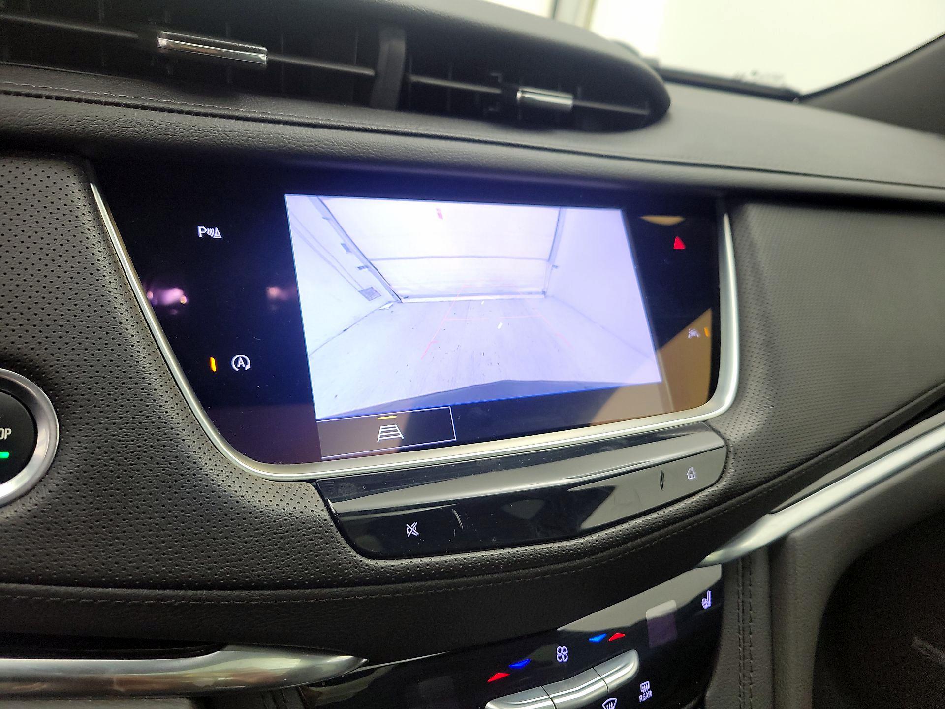Thumbnail: 2022 Cadillac XT6 - 14