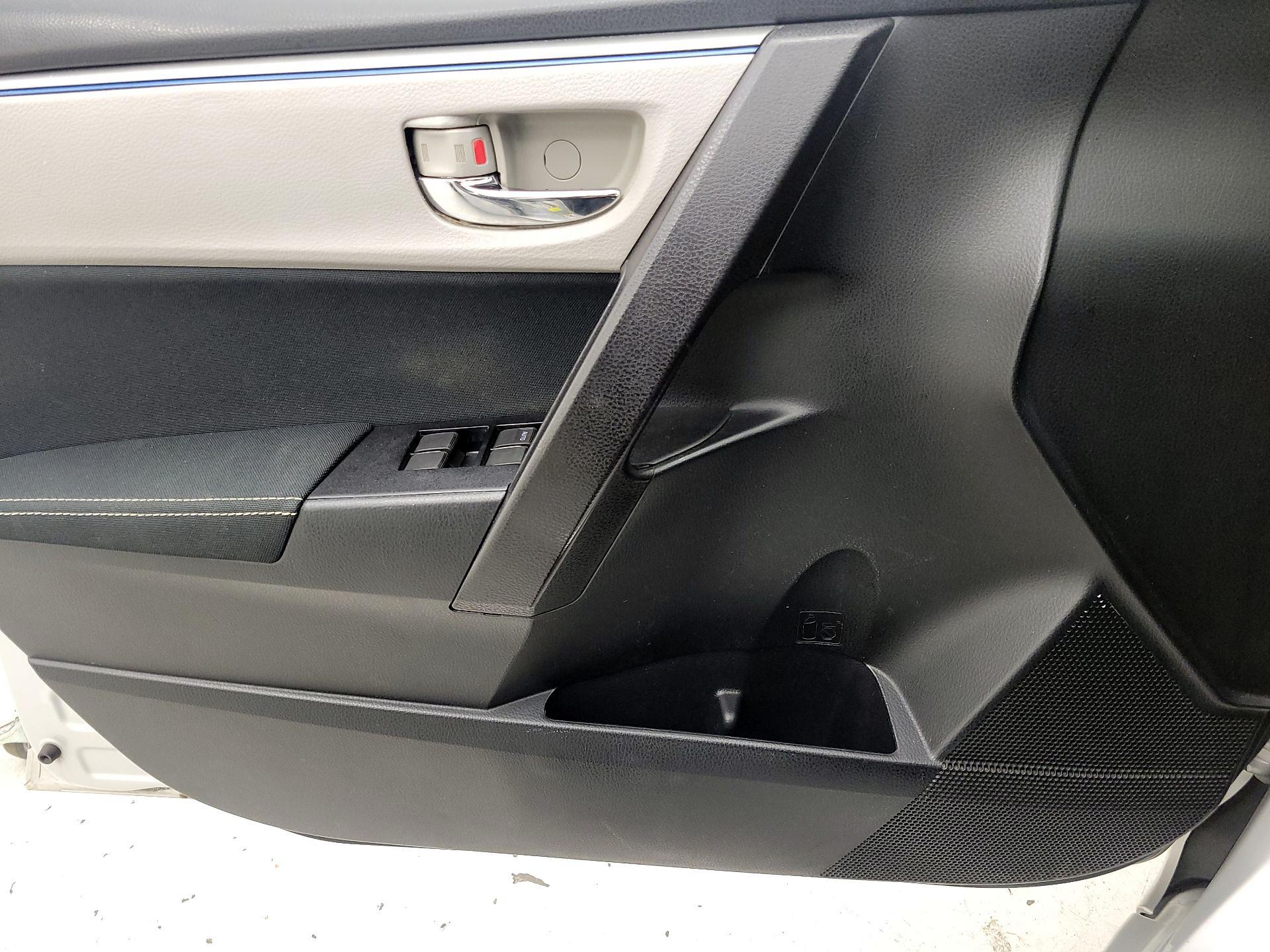 Thumbnail: 2015 Toyota Corolla - 12