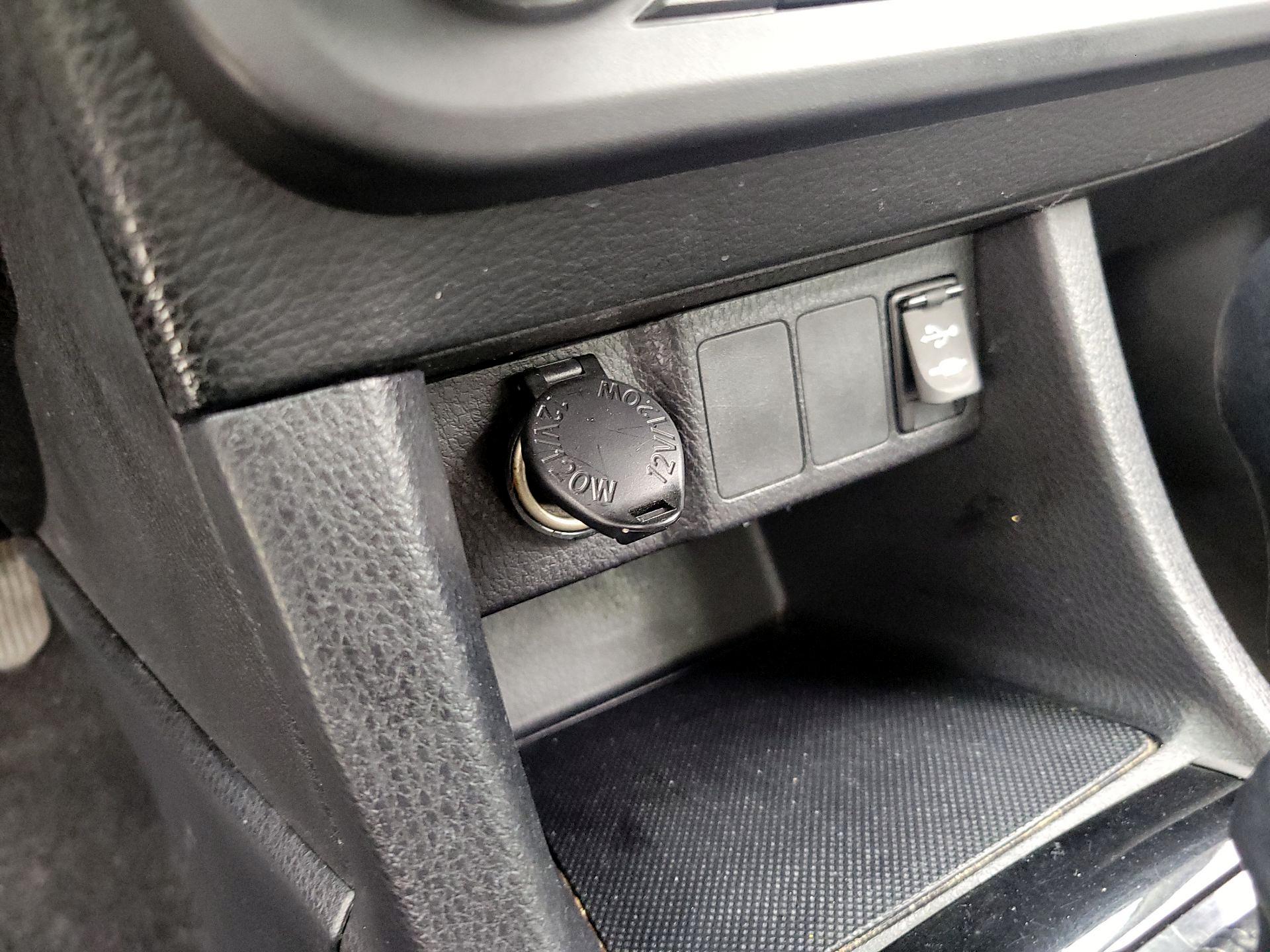 Thumbnail: 2015 Toyota Corolla - 18