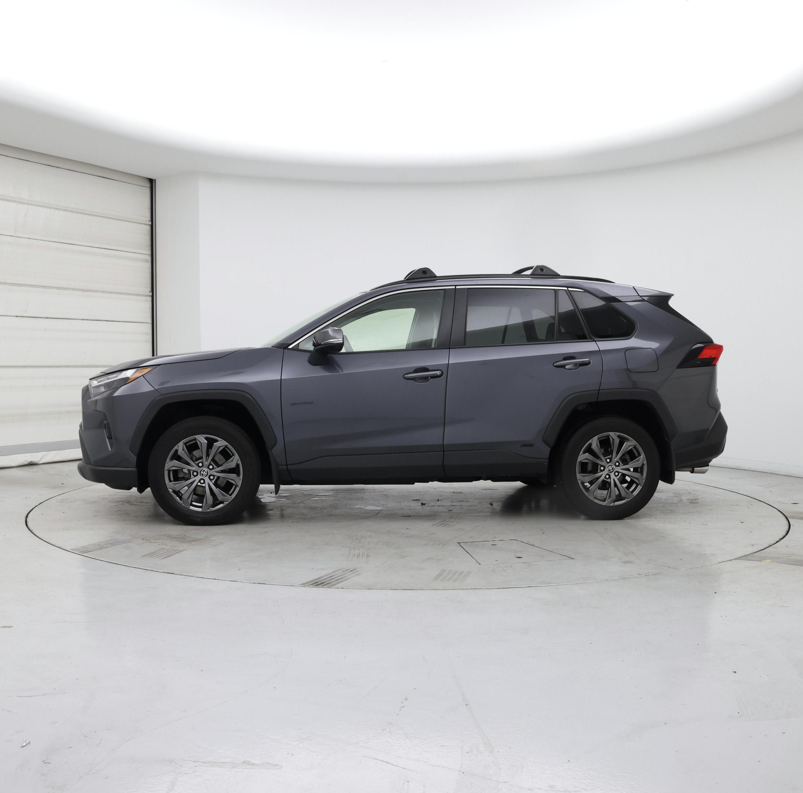 Thumbnail: 2022 Toyota RAV4 - 3