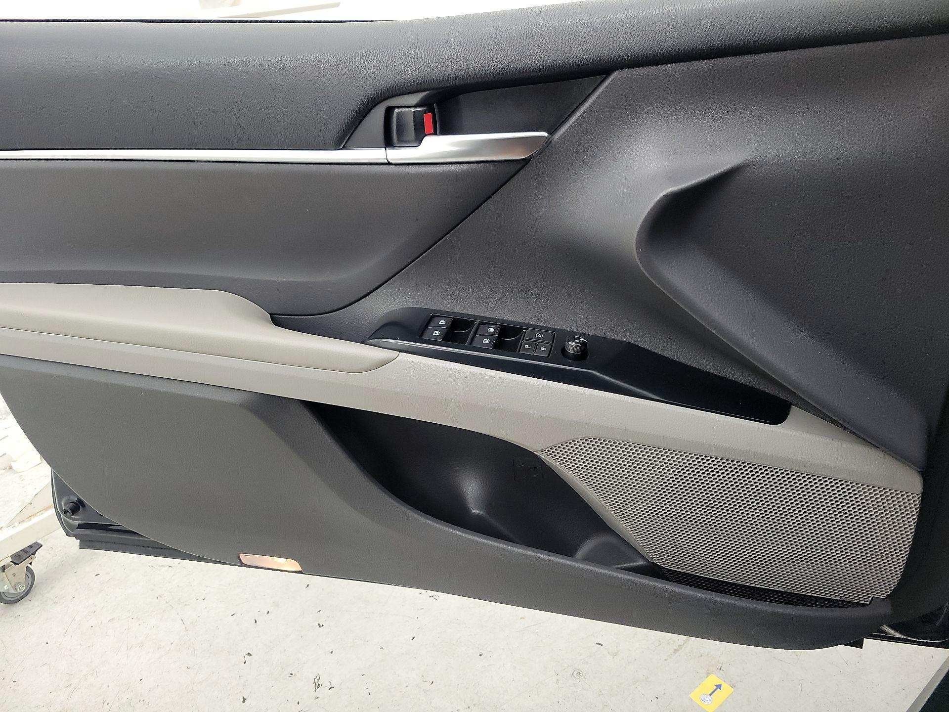 Thumbnail: 2018 Toyota Camry - 12