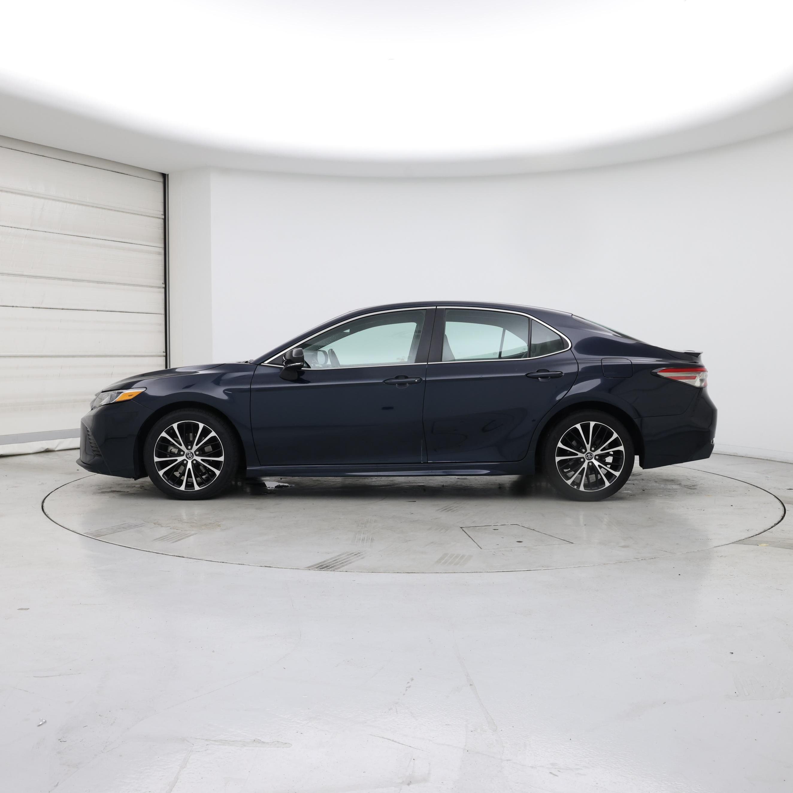 Thumbnail: 2018 Toyota Camry - 3
