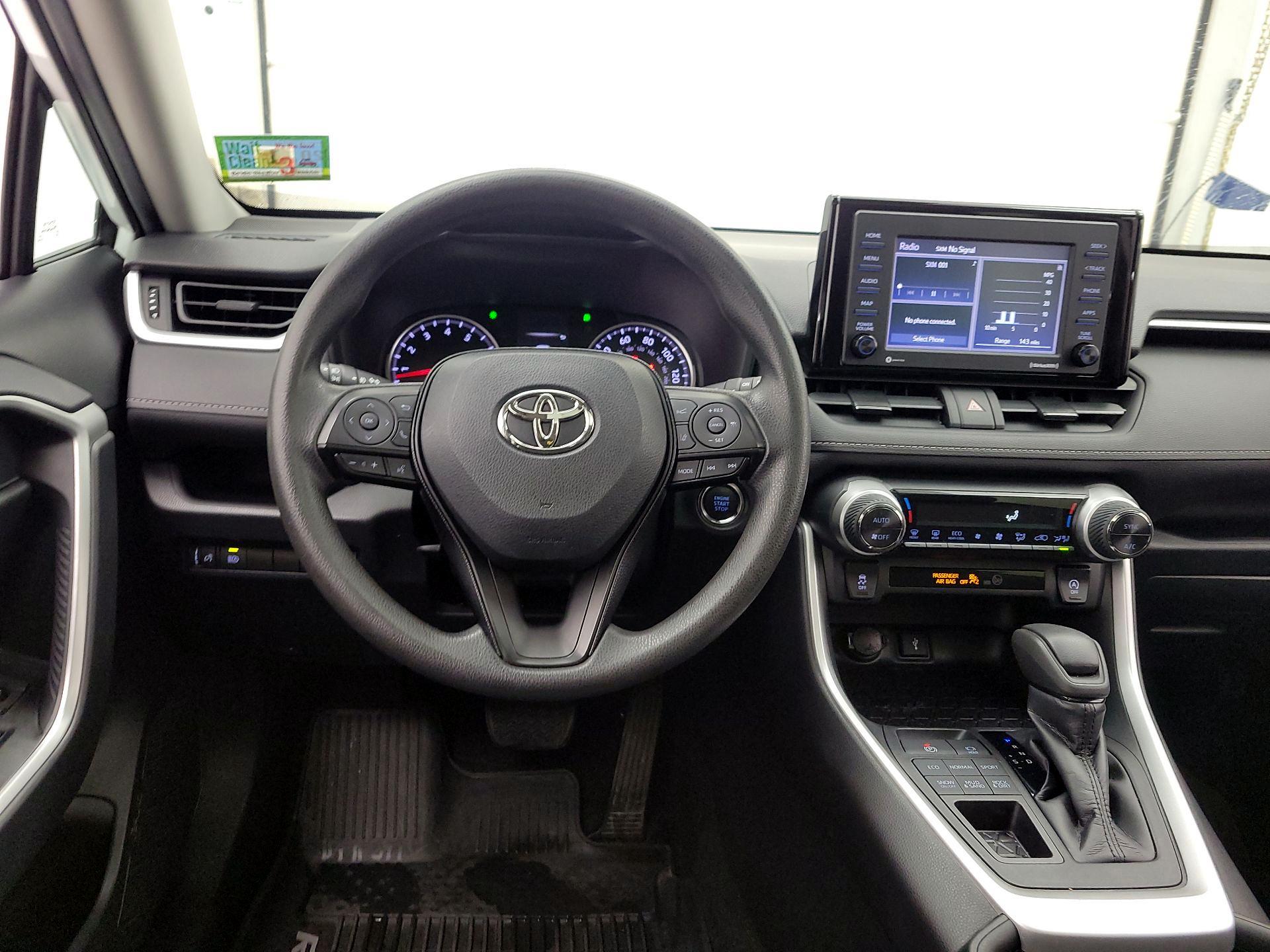 Thumbnail: 2020 Toyota RAV4 - 10
