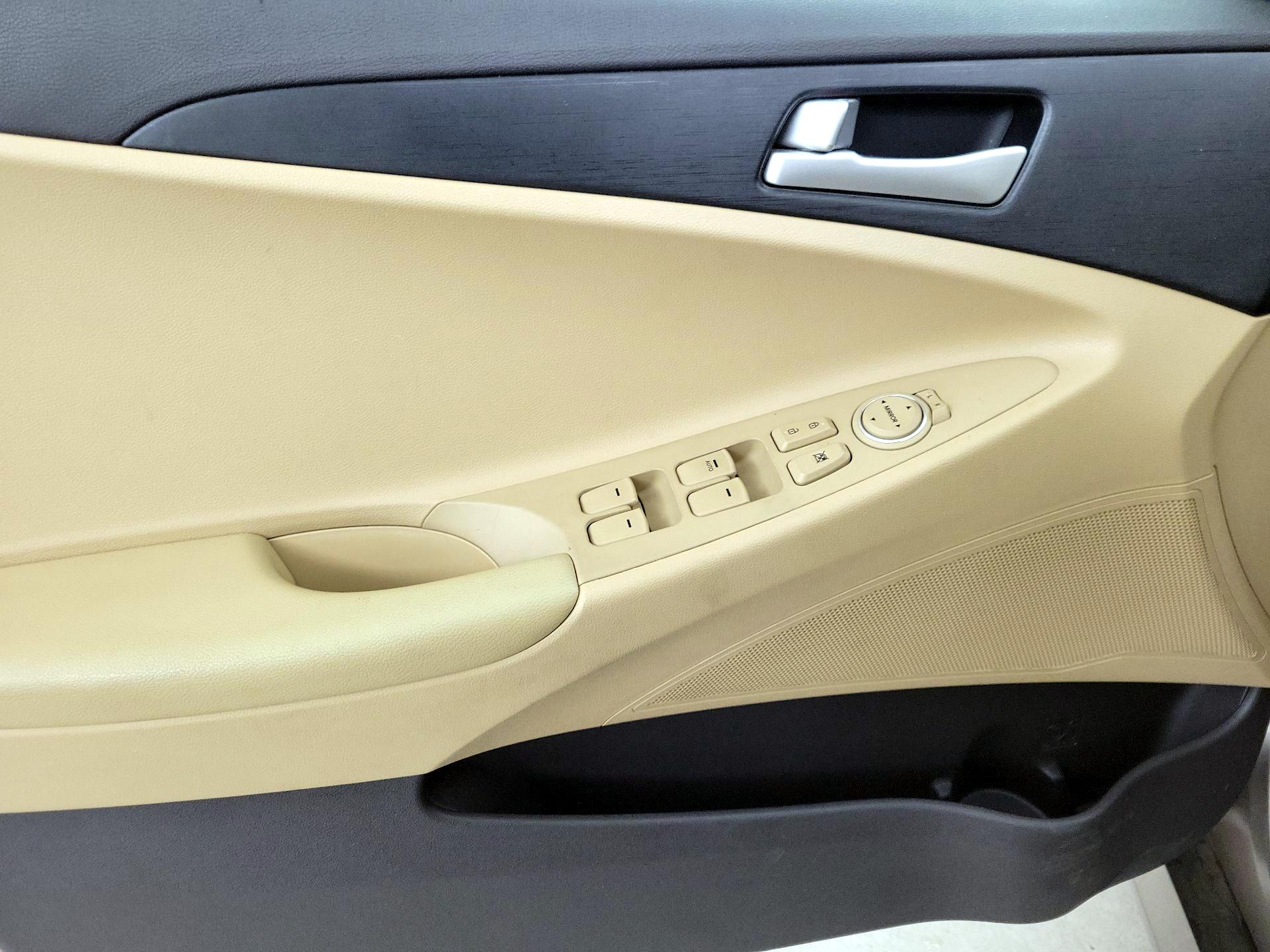 Thumbnail: 2014 Hyundai Sonata - 12