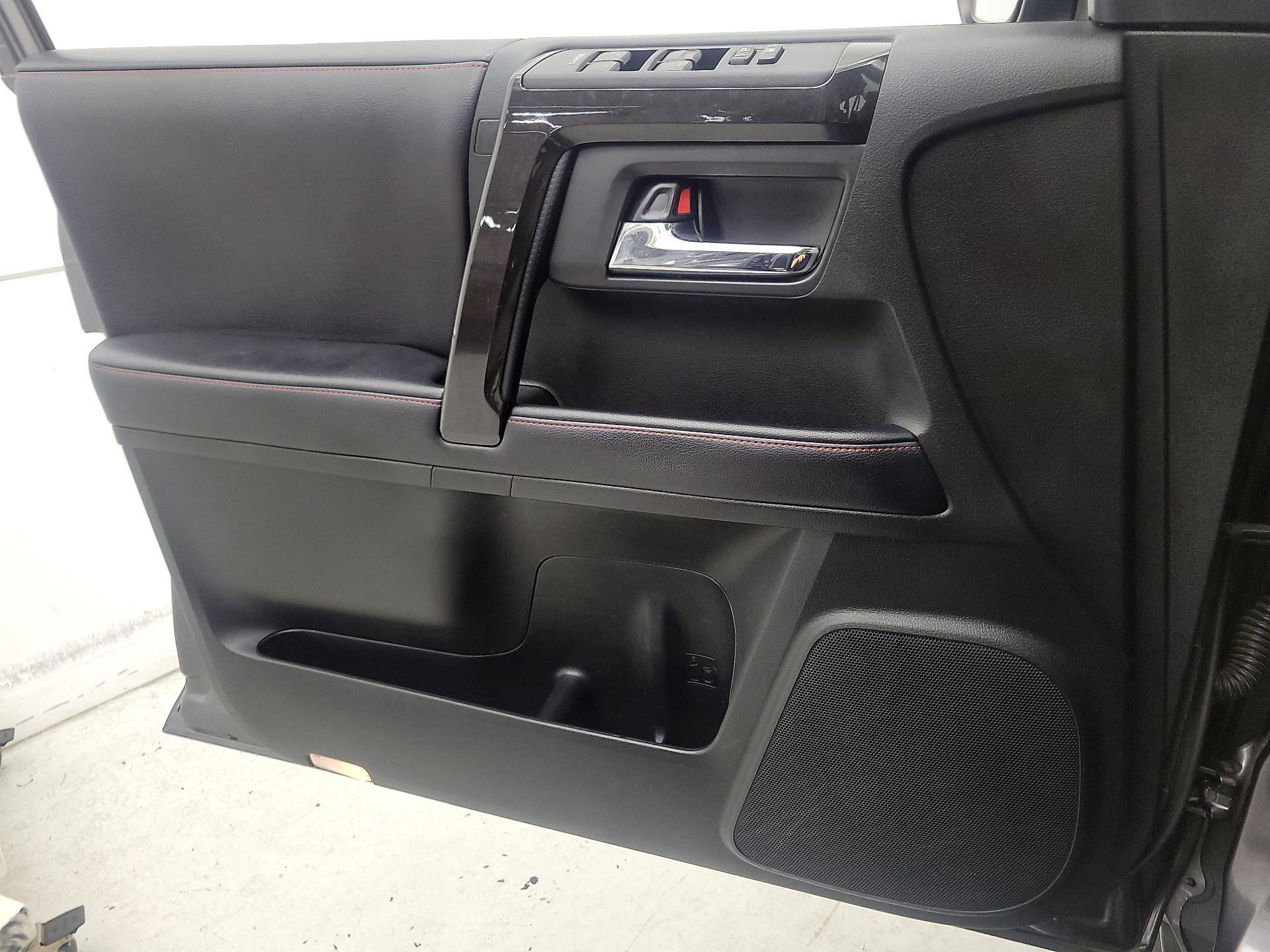 Thumbnail: 2019 Toyota 4Runner - 12