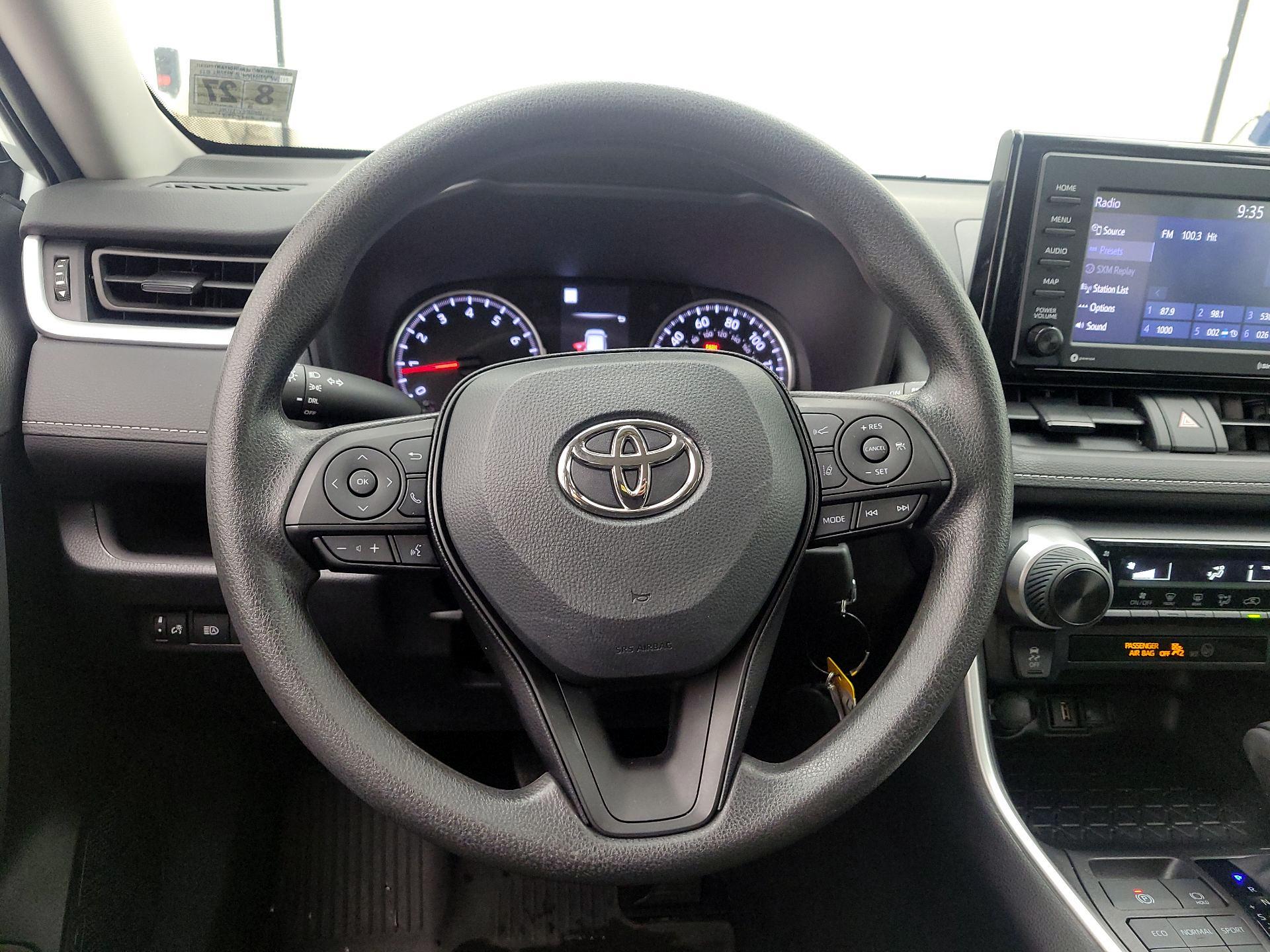 Thumbnail: 2022 Toyota RAV4 - 10