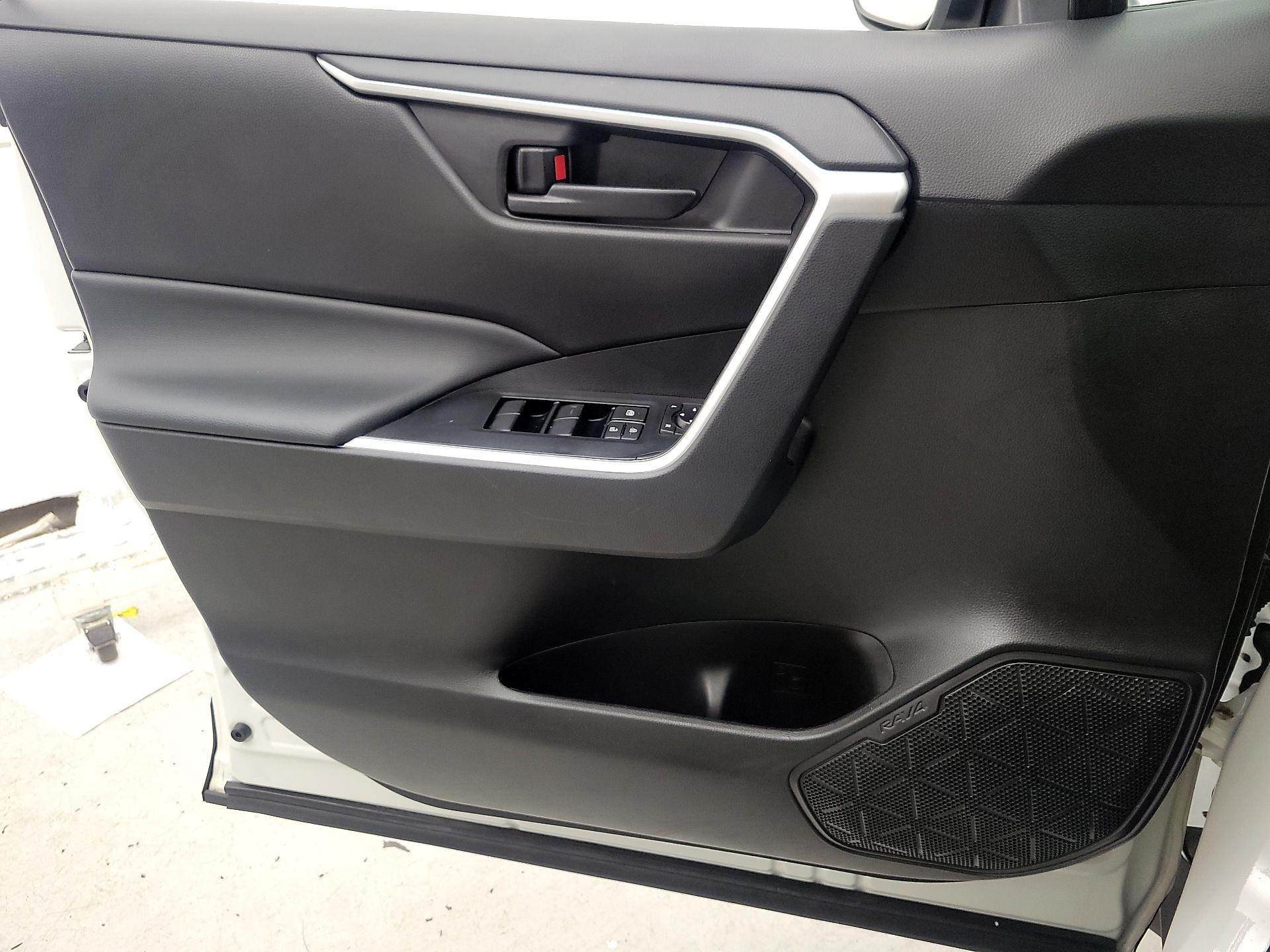 Thumbnail: 2022 Toyota RAV4 - 12