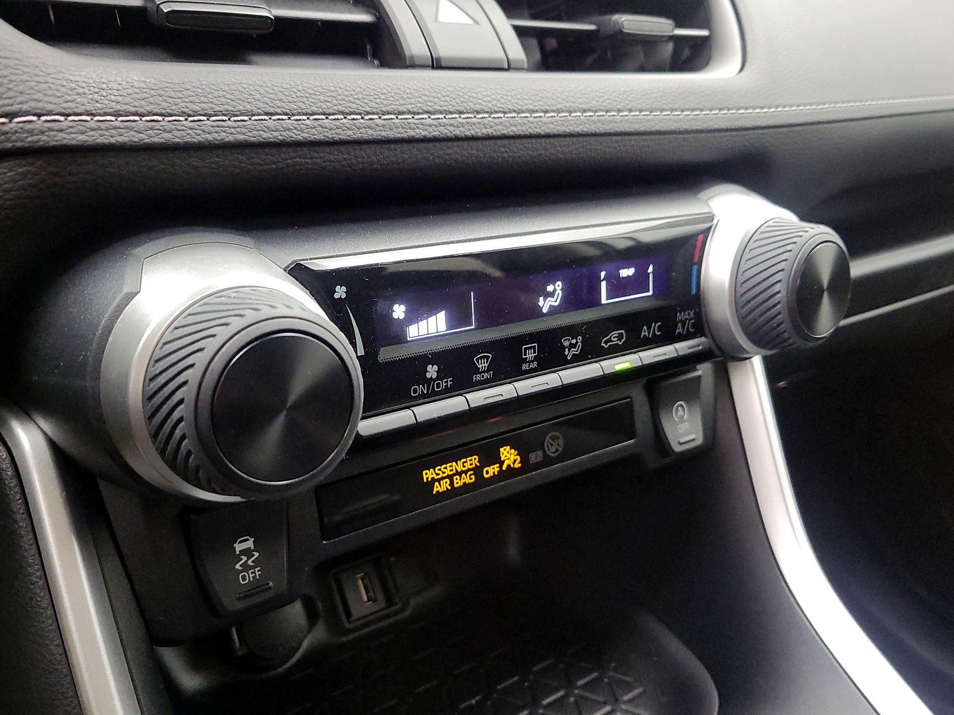 Thumbnail: 2022 Toyota RAV4 - 16