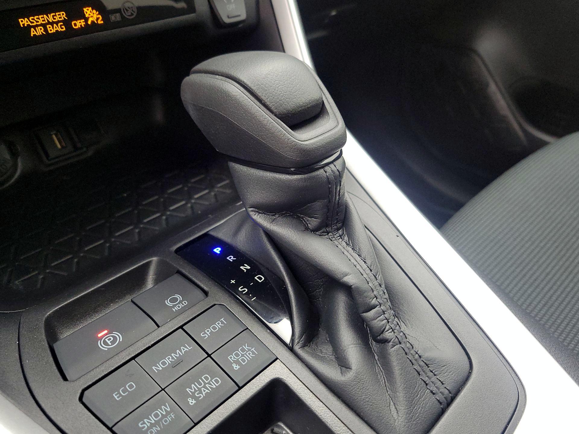 Thumbnail: 2022 Toyota RAV4 - 17