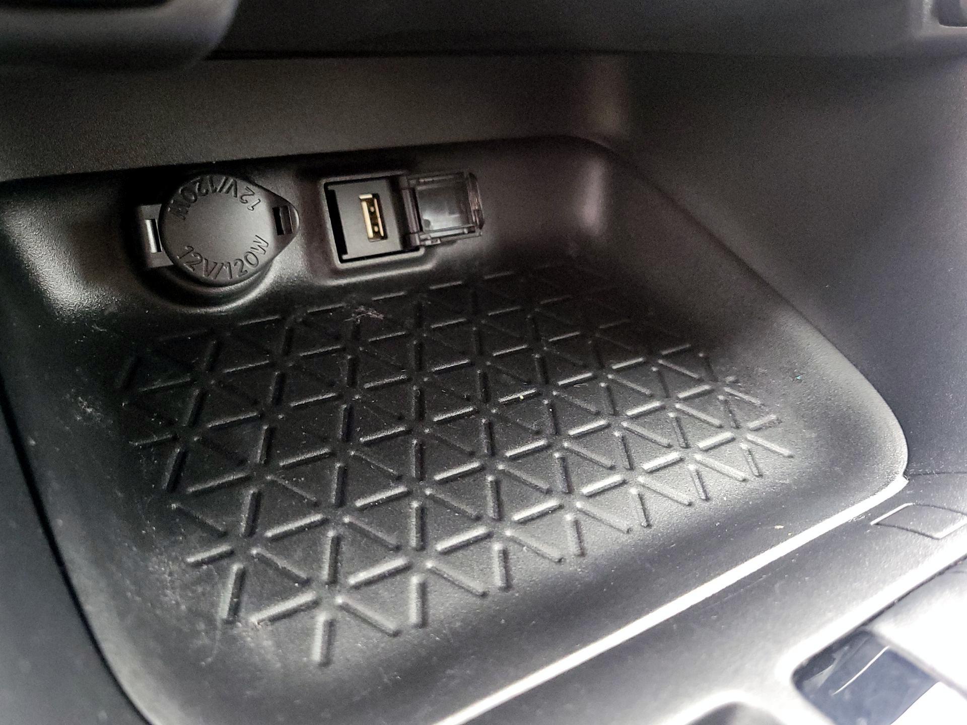 Thumbnail: 2022 Toyota RAV4 - 18