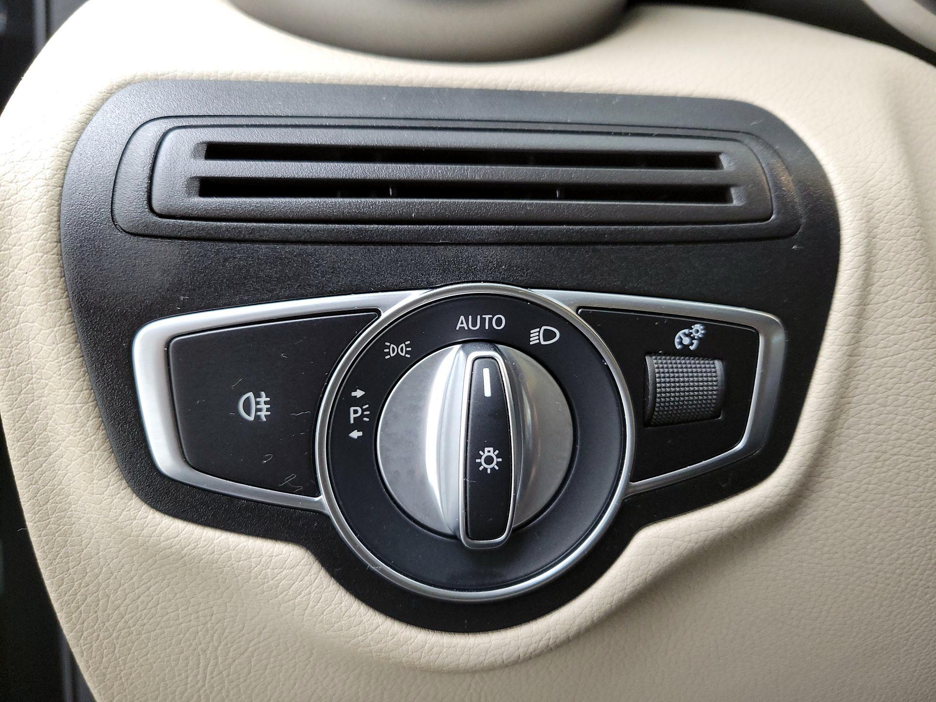 Thumbnail: 2021 Mercedes-Benz GLC - 13