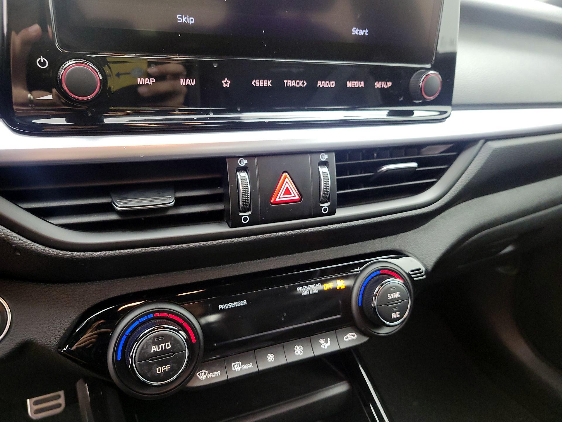 Thumbnail: 2023 Kia Forte - 17