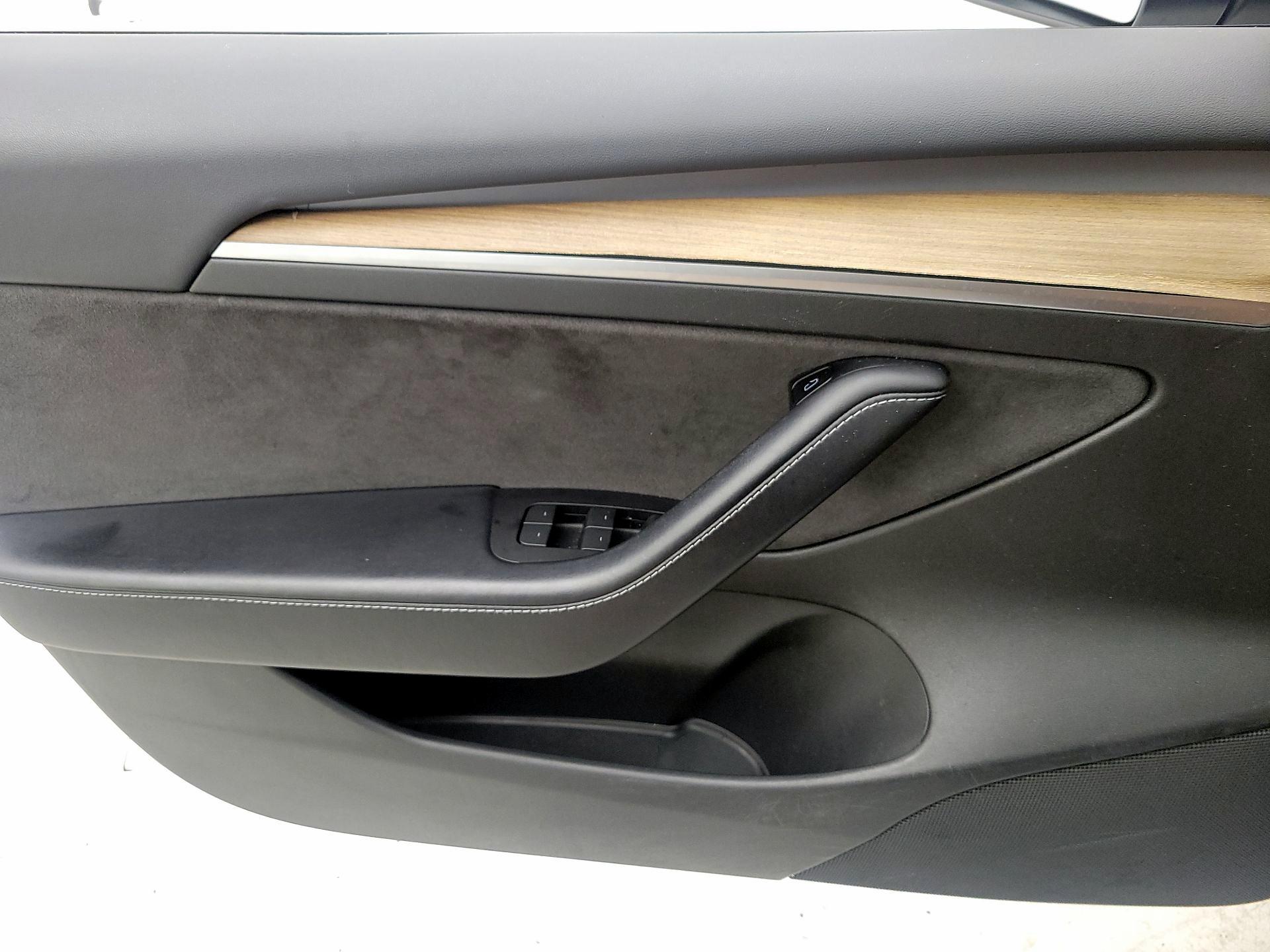 Thumbnail: 2022 Tesla Model 3 - 12