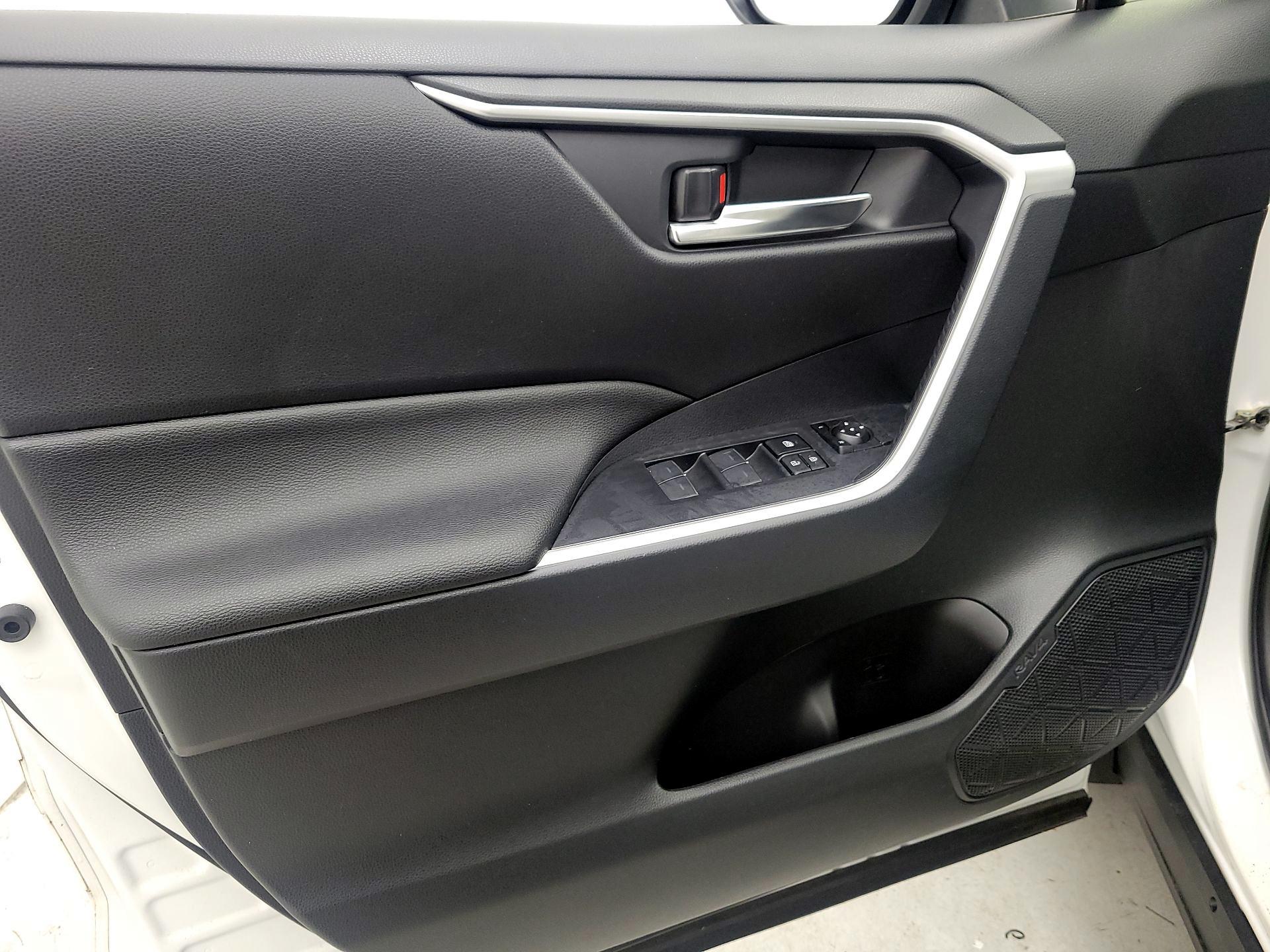 Thumbnail: 2023 Toyota RAV4 - 12