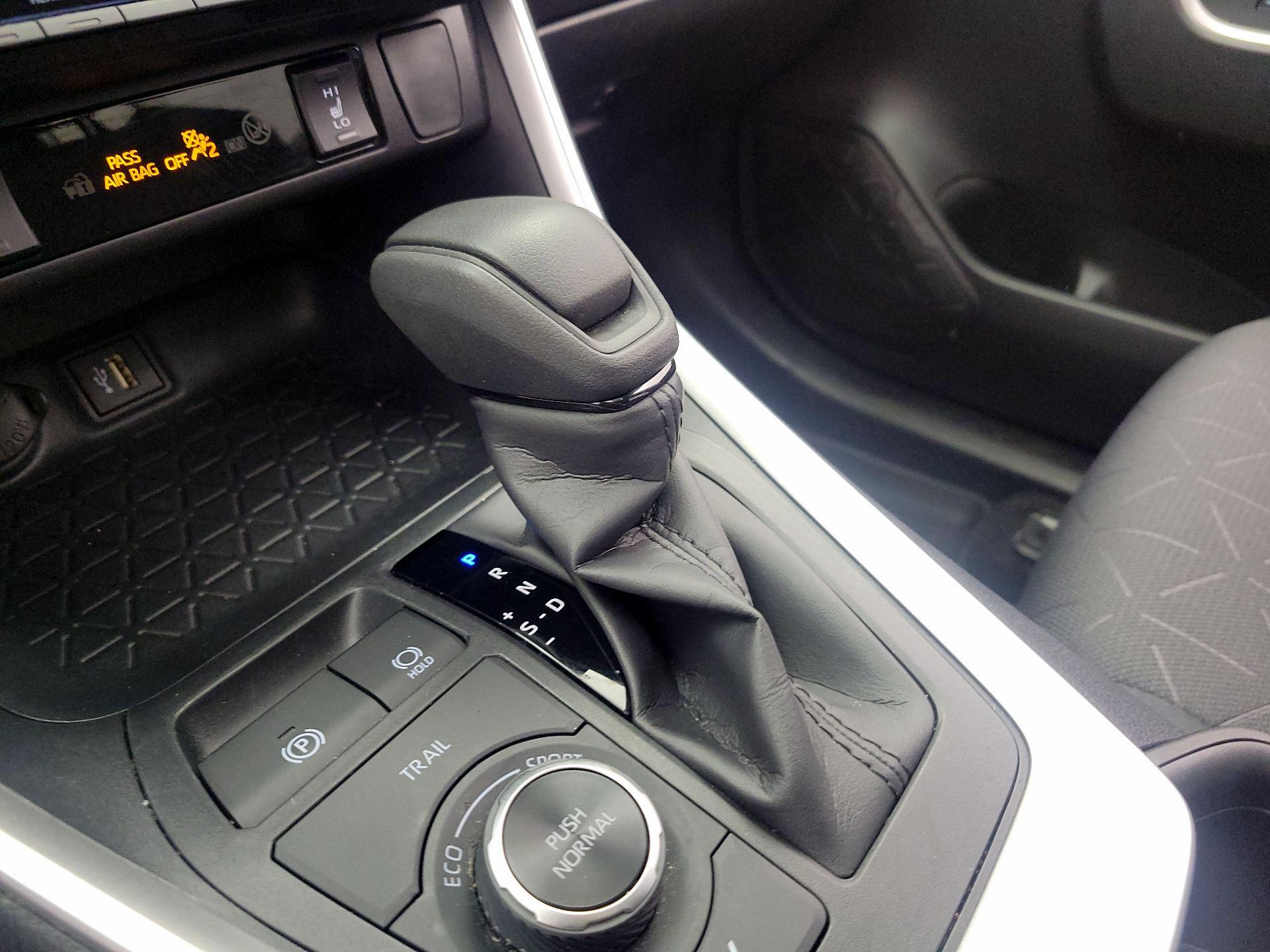 Thumbnail: 2023 Toyota RAV4 - 17