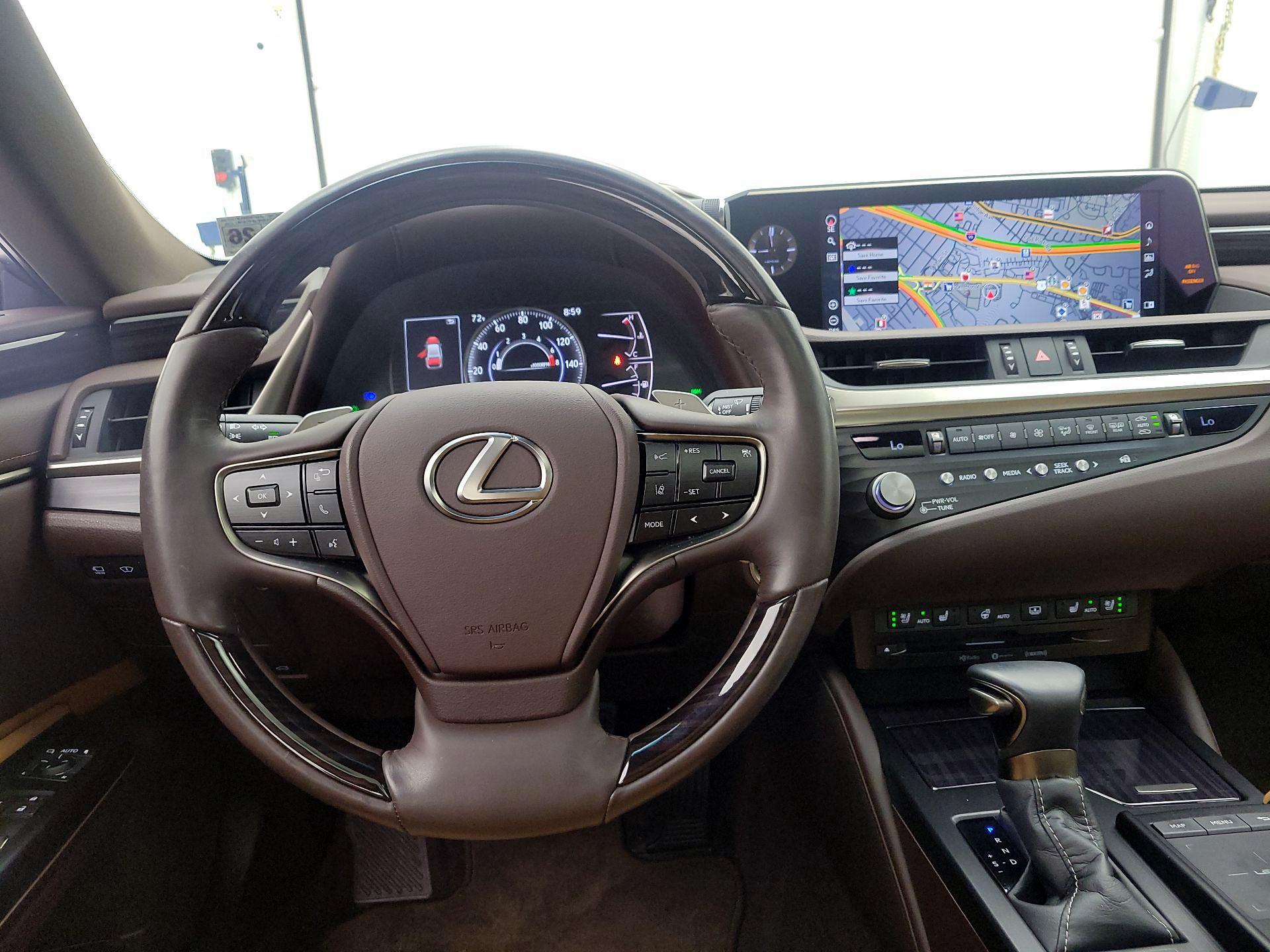 Thumbnail: 2021 Lexus ES - 10