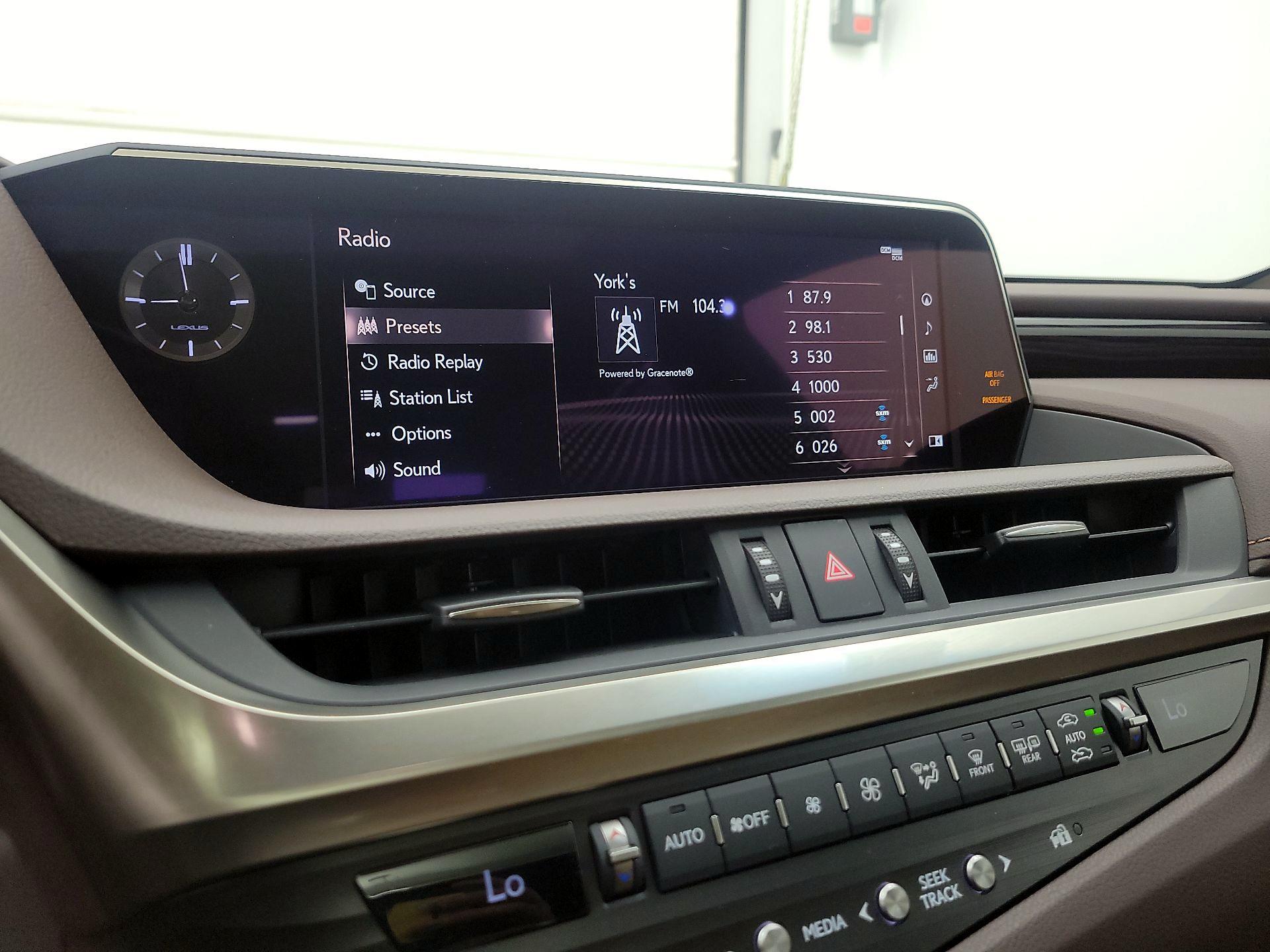 Thumbnail: 2021 Lexus ES - 14
