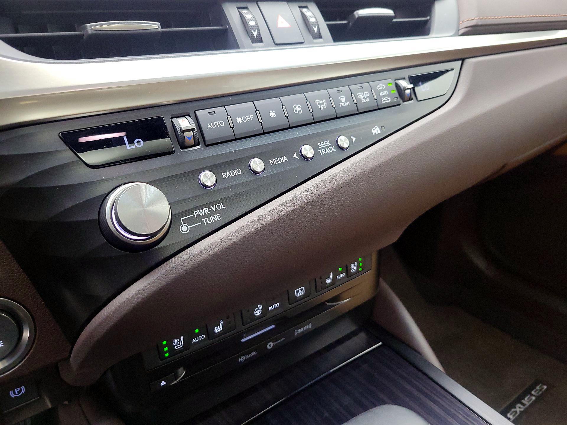 Thumbnail: 2021 Lexus ES - 15