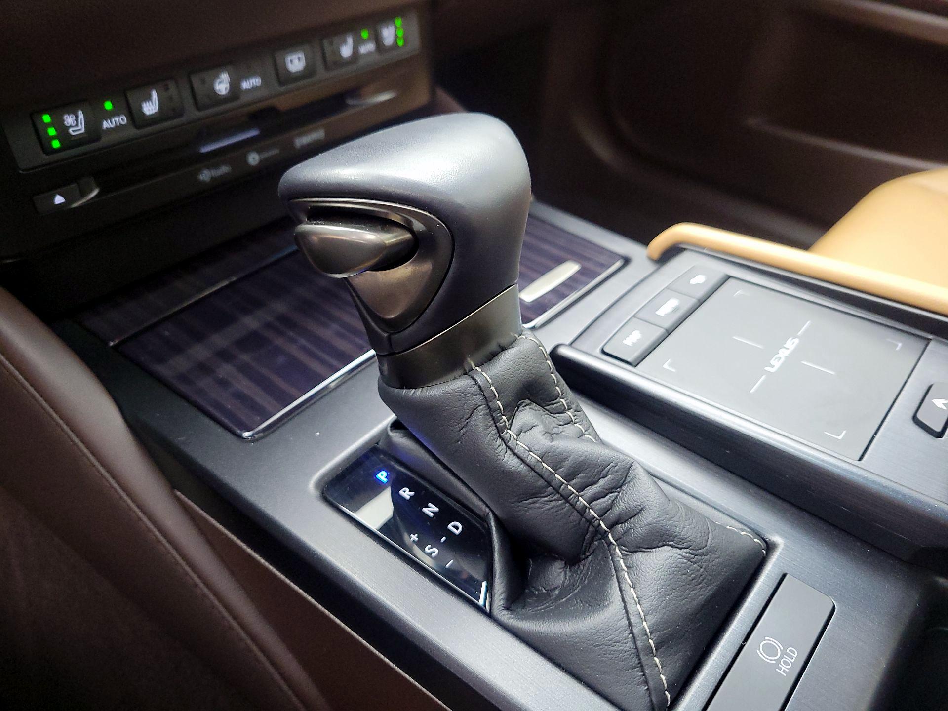 Thumbnail: 2021 Lexus ES - 16