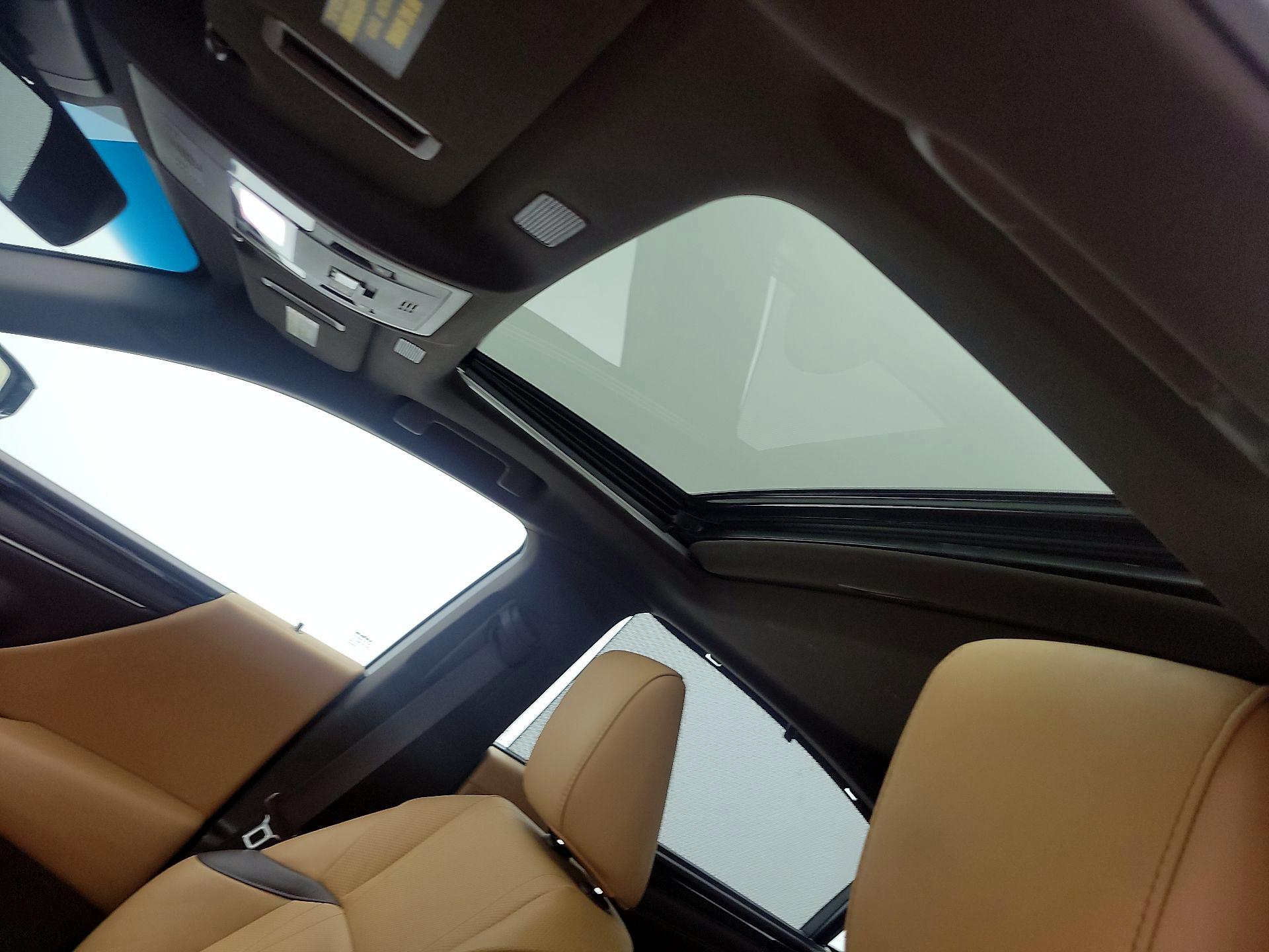 Thumbnail: 2021 Lexus ES - 17
