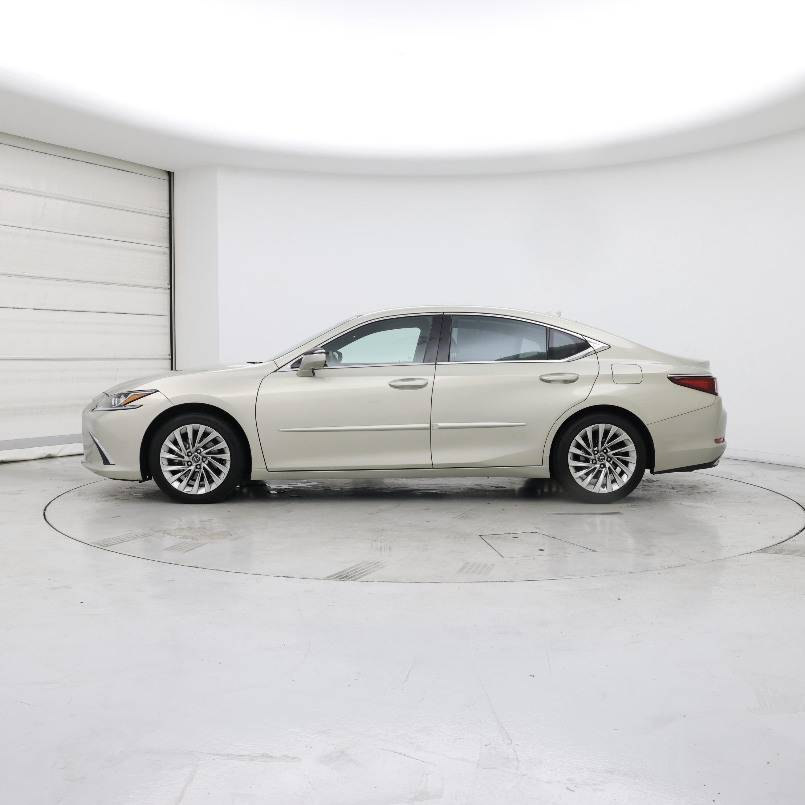 Thumbnail: 2021 Lexus ES - 3