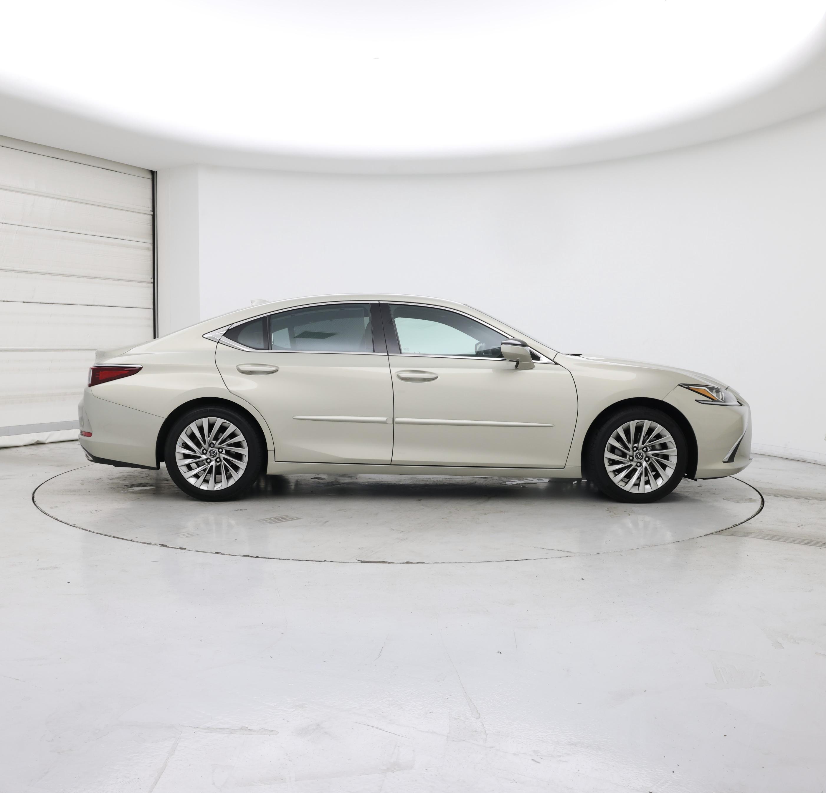 Thumbnail: 2021 Lexus ES - 7