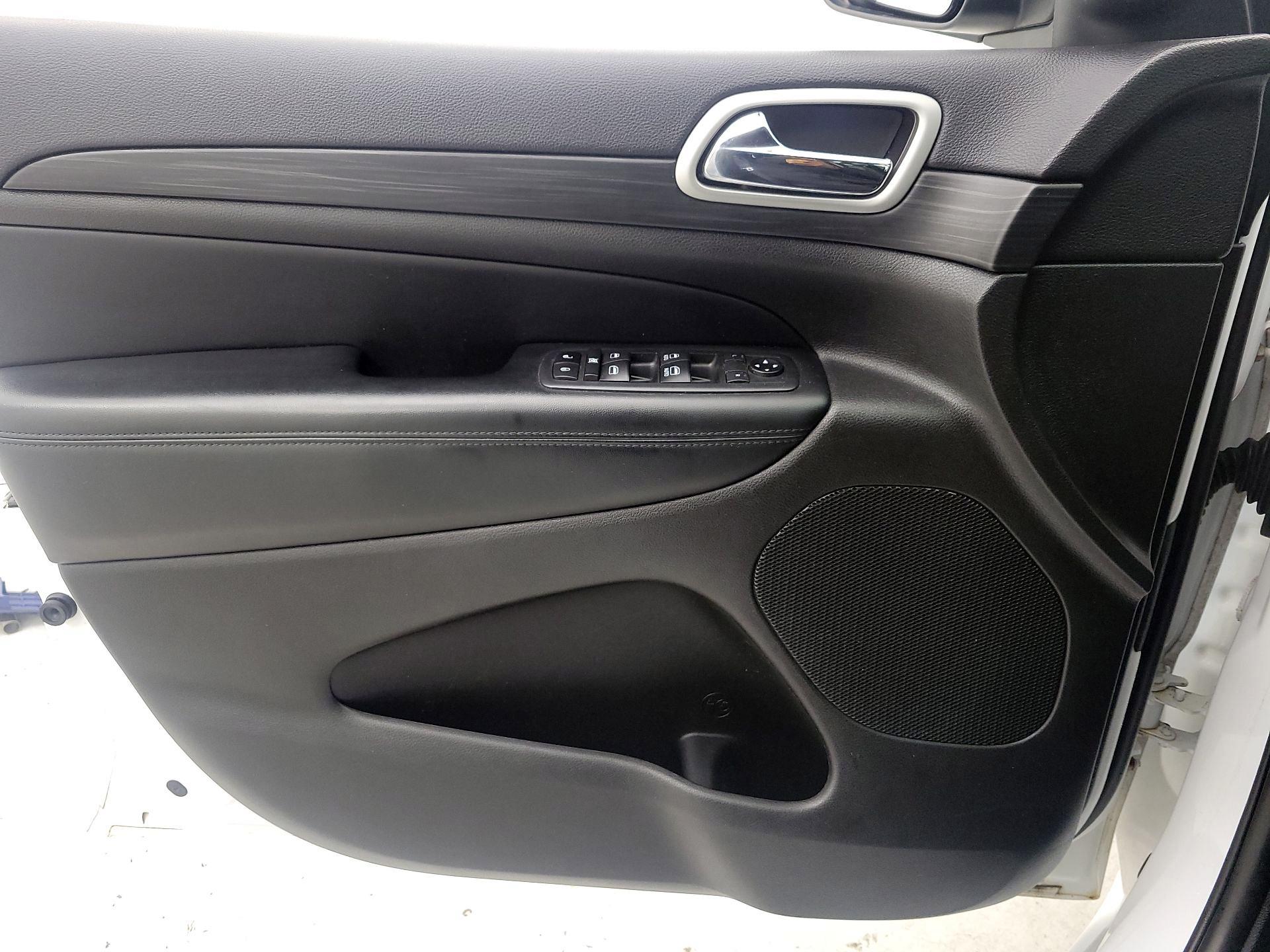 Thumbnail: 2020 Jeep Grand Cherokee - 12